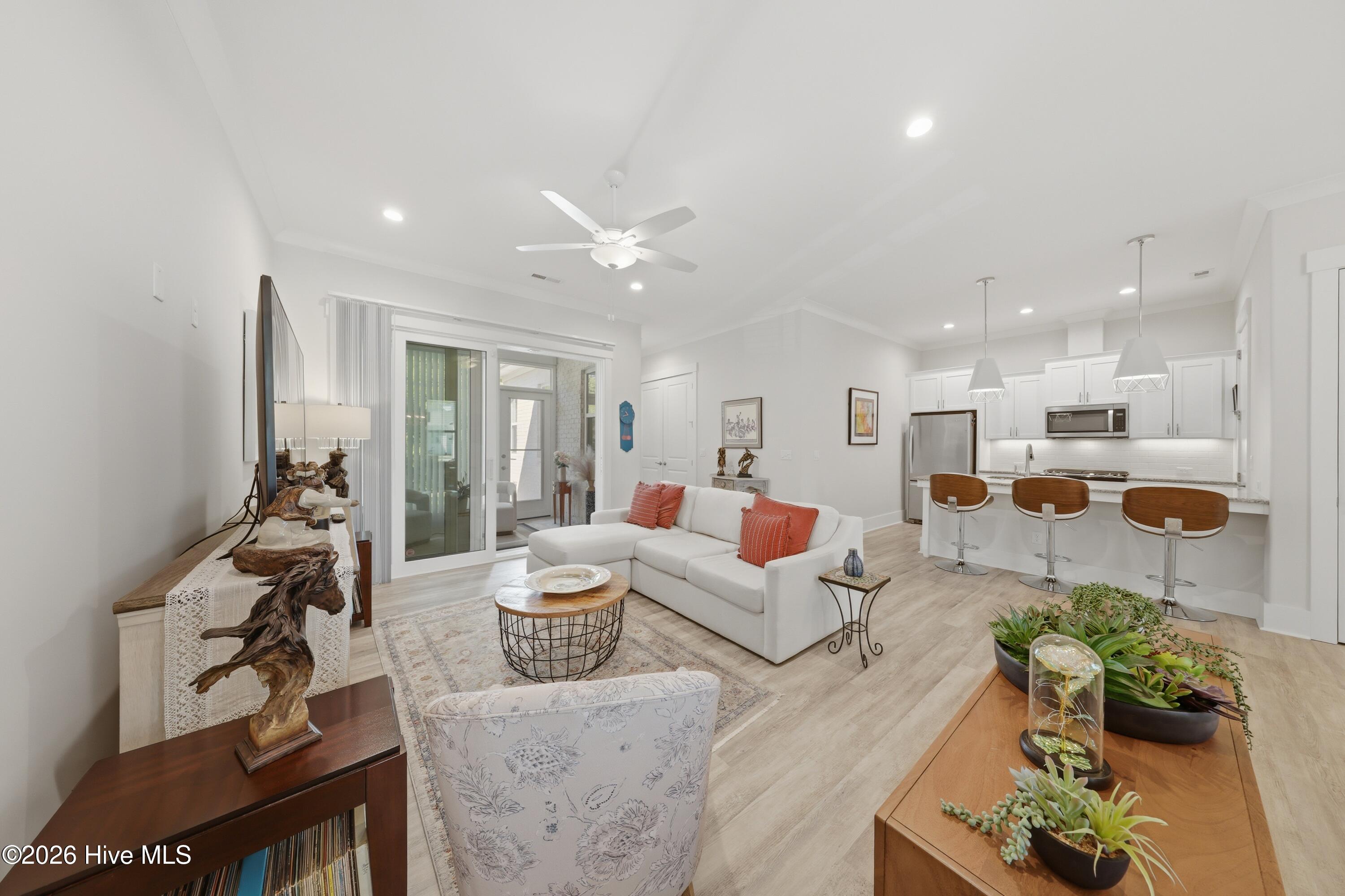 100568121 | Photo 15