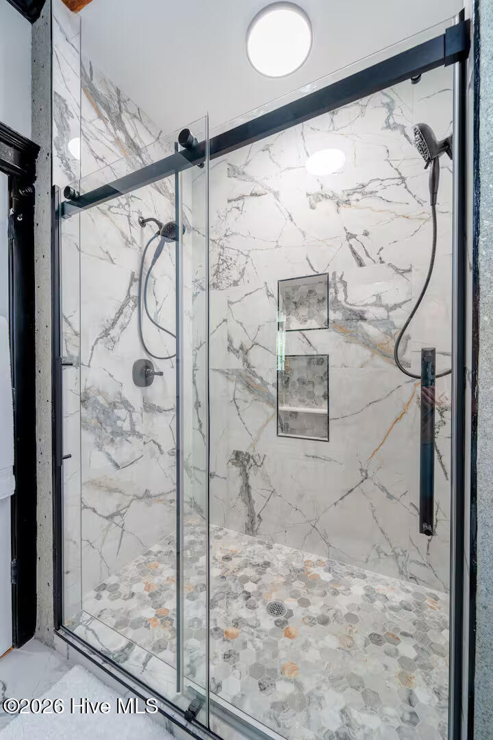 100562028 | Photo 14