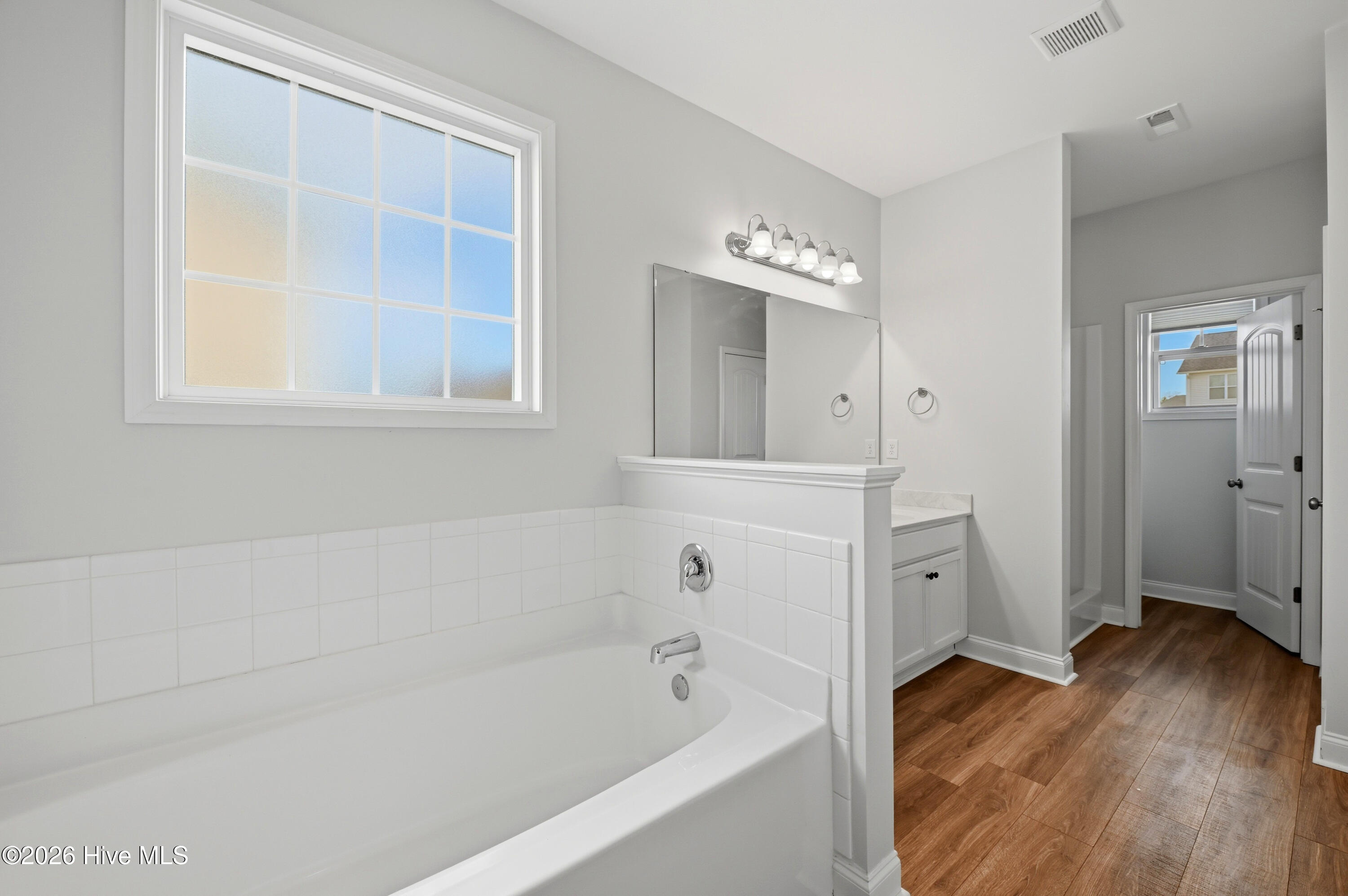 100563104 | Photo 20