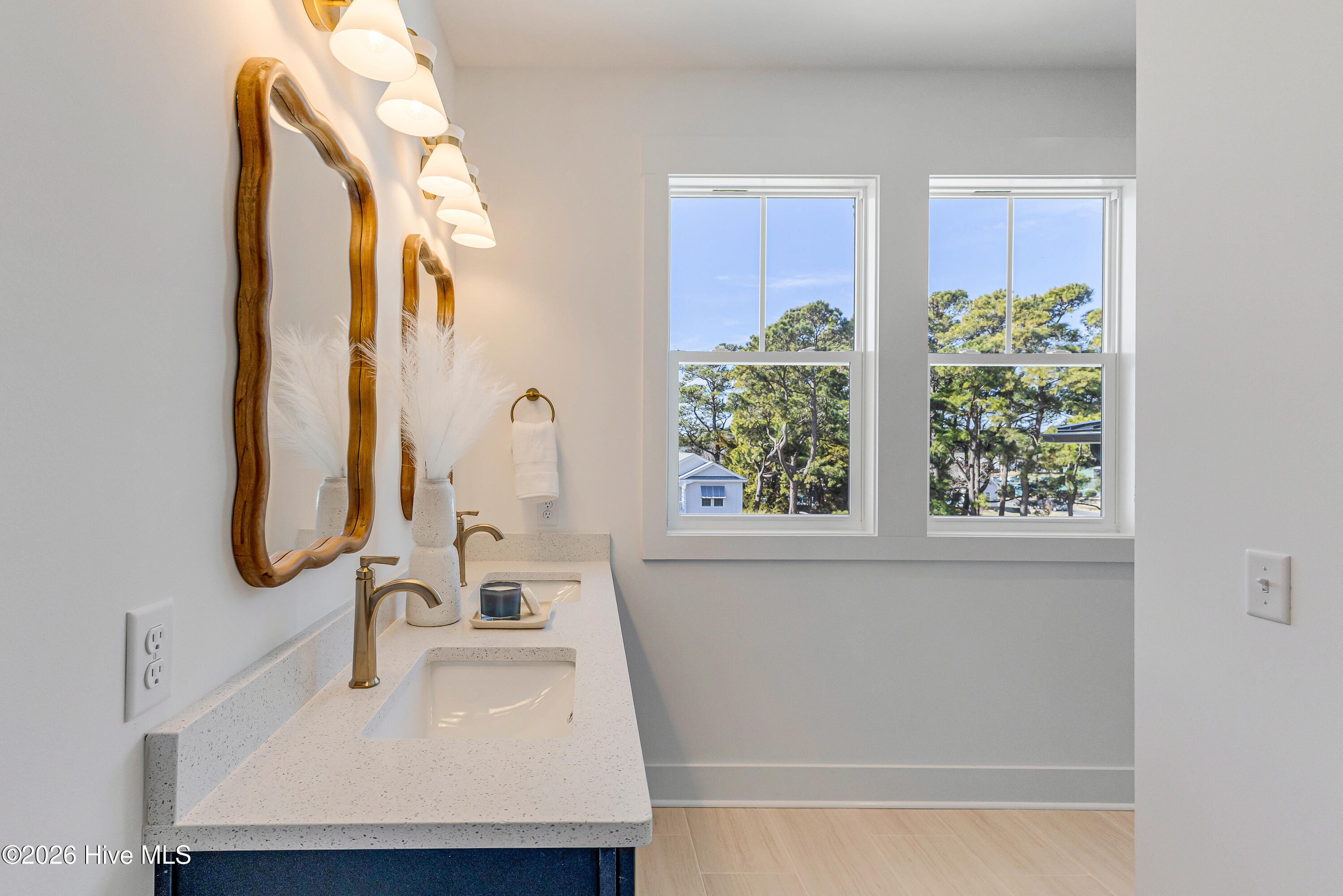 100534543 | Photo 23