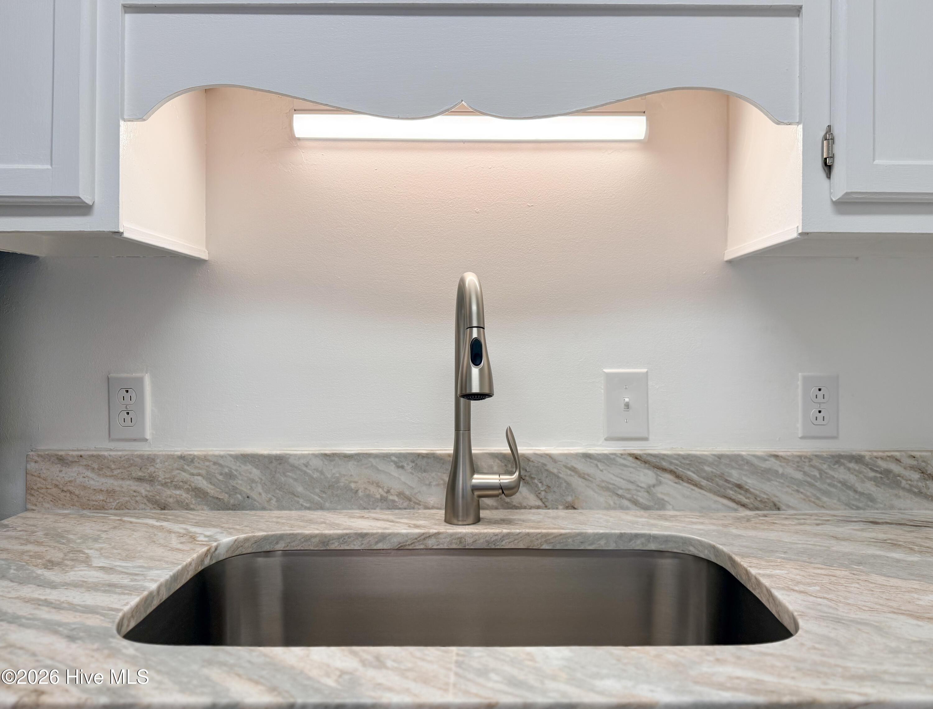 100568255 | Photo 24