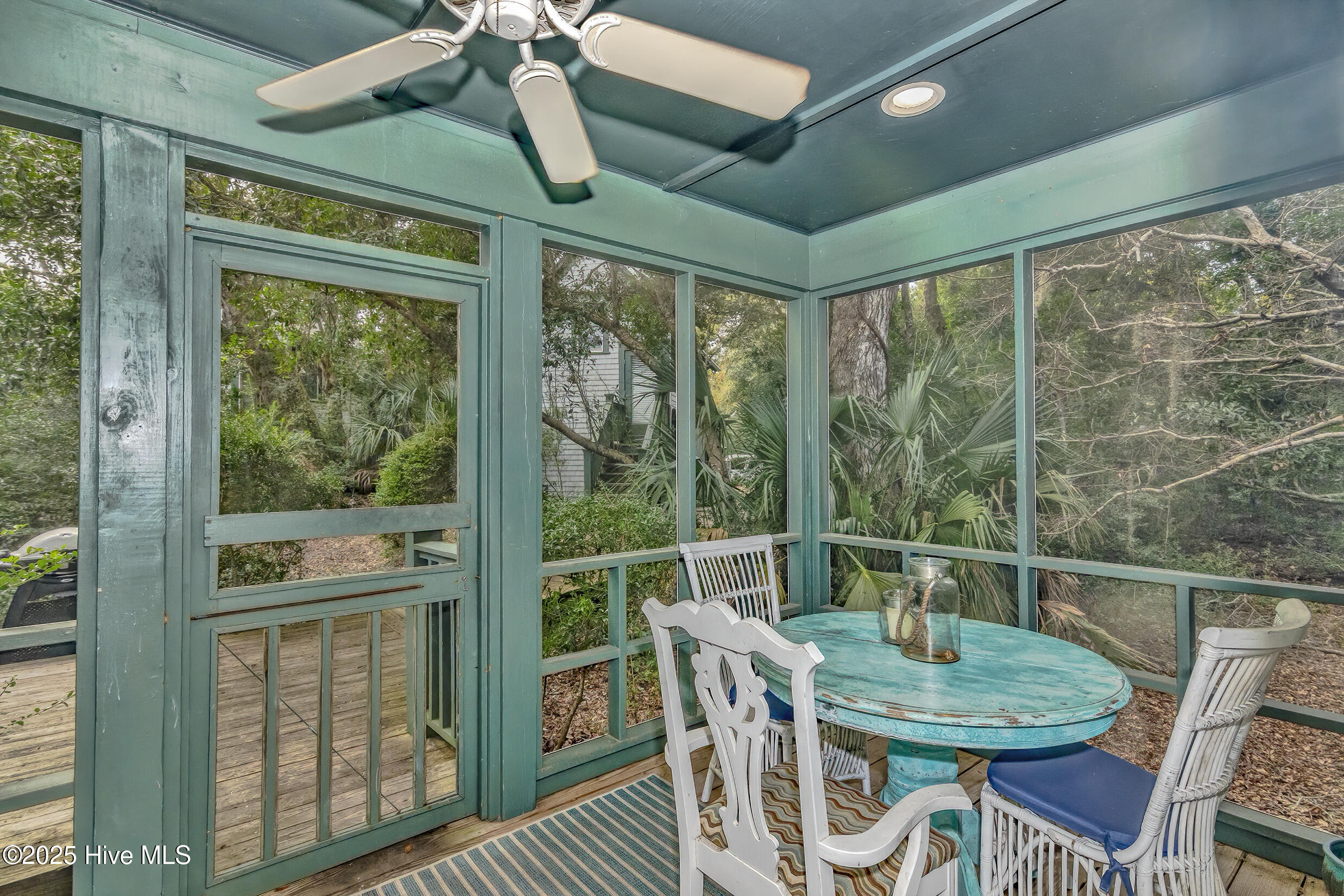 100528350 | Photo 29