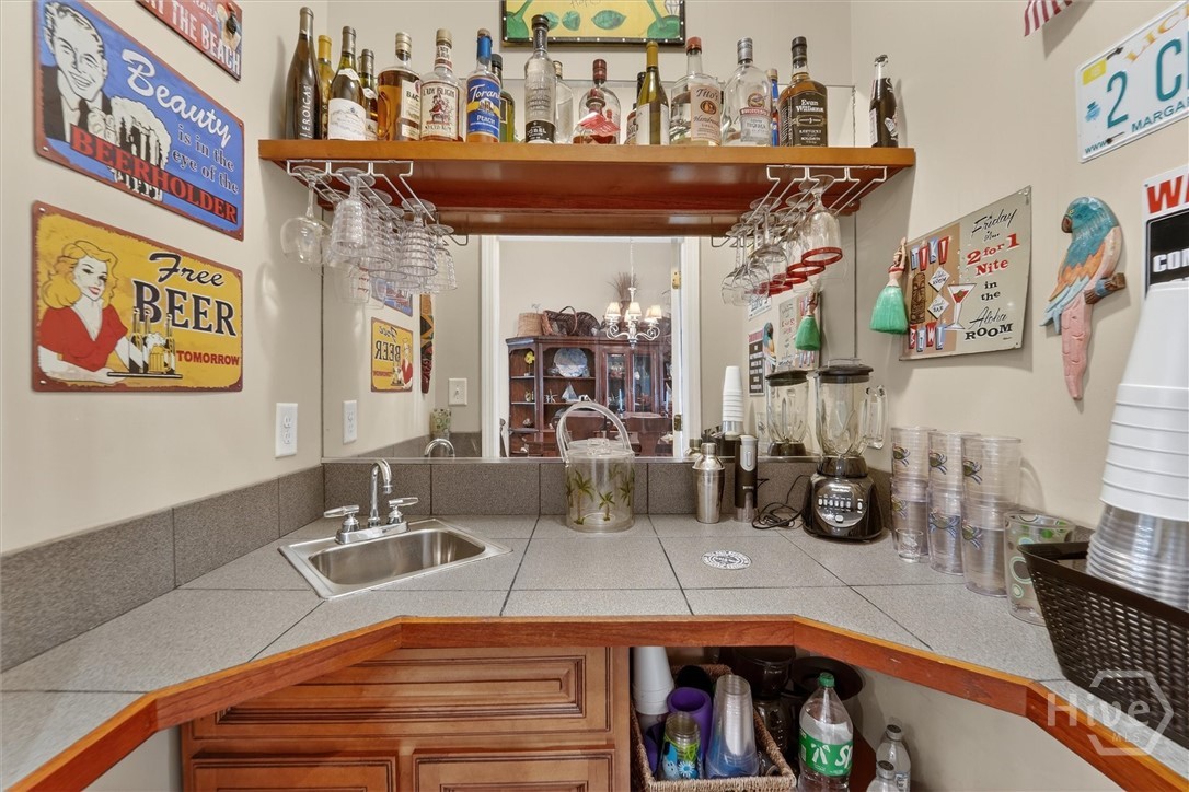 Closet bar