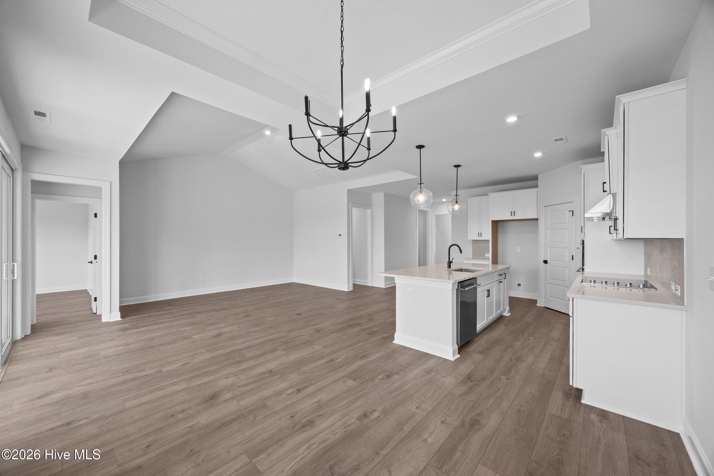 100533479 | Photo 12