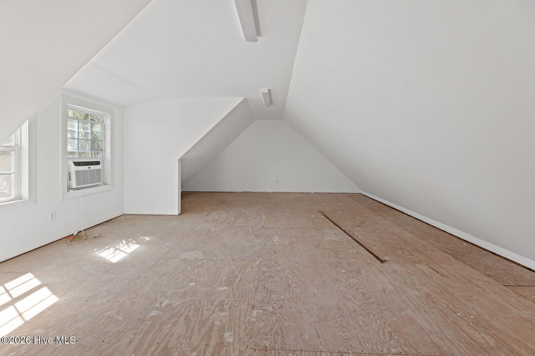 100559463 | Photo 42