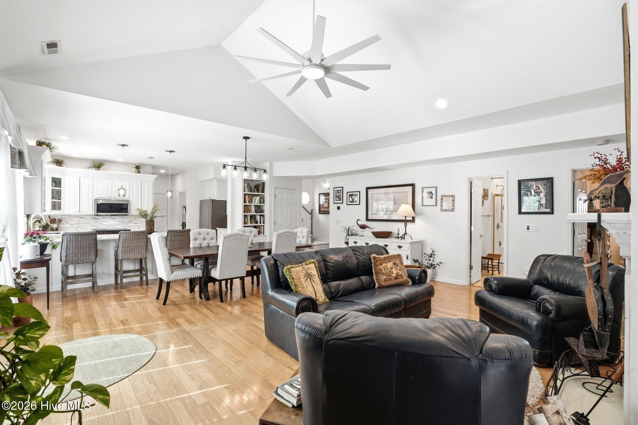 100562412 | Photo 30