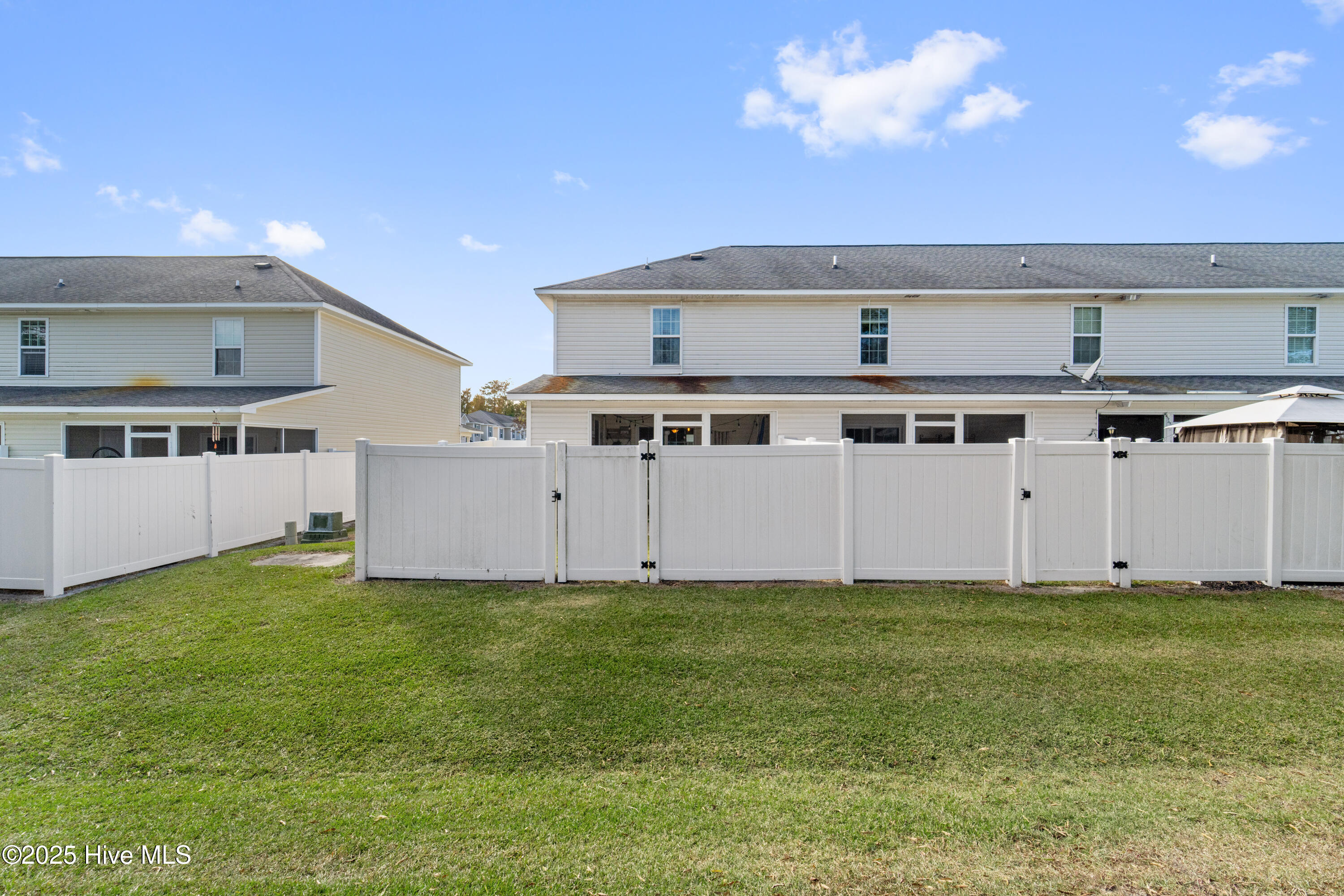 100539318 | Photo 30