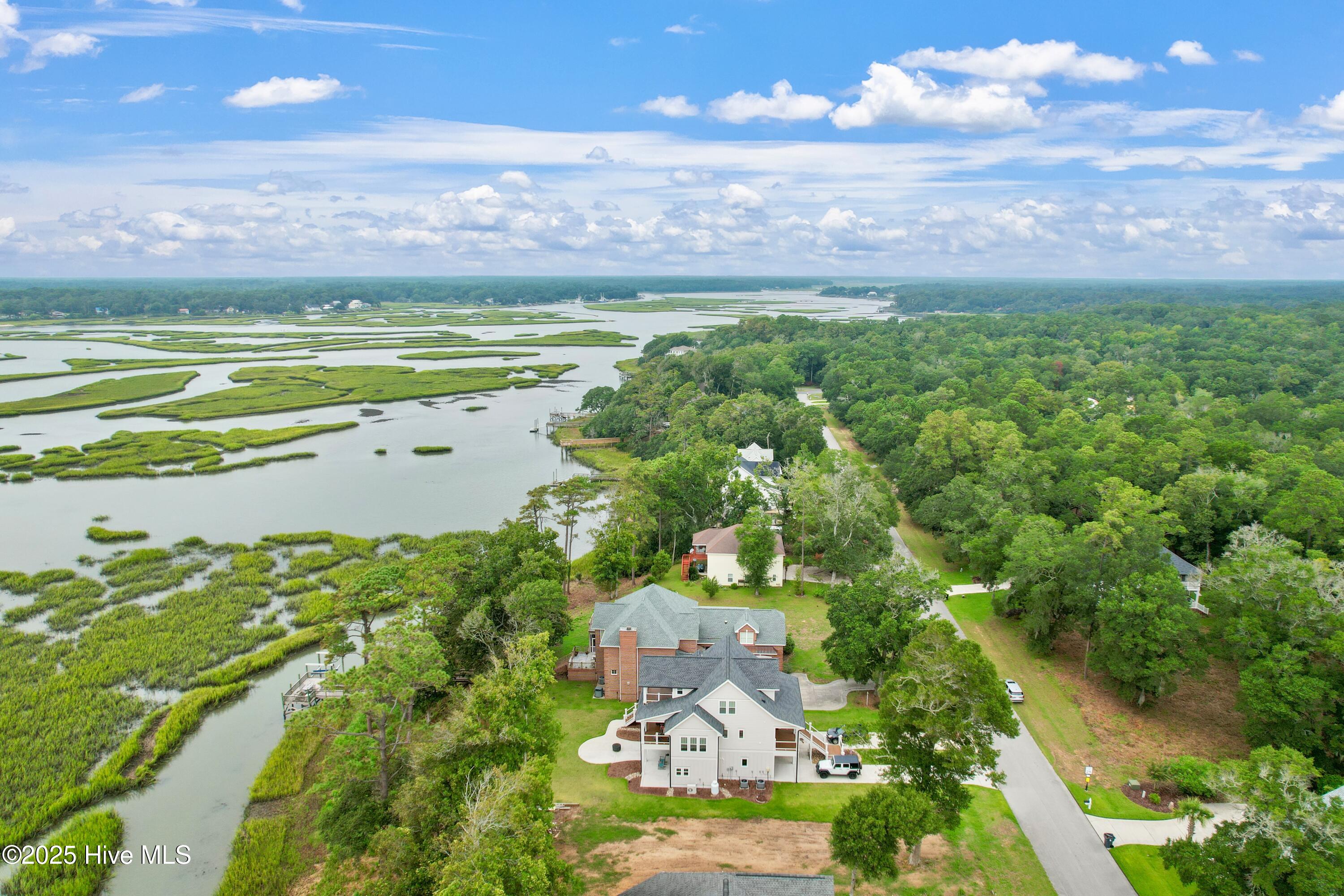 100523698 | Photo 15