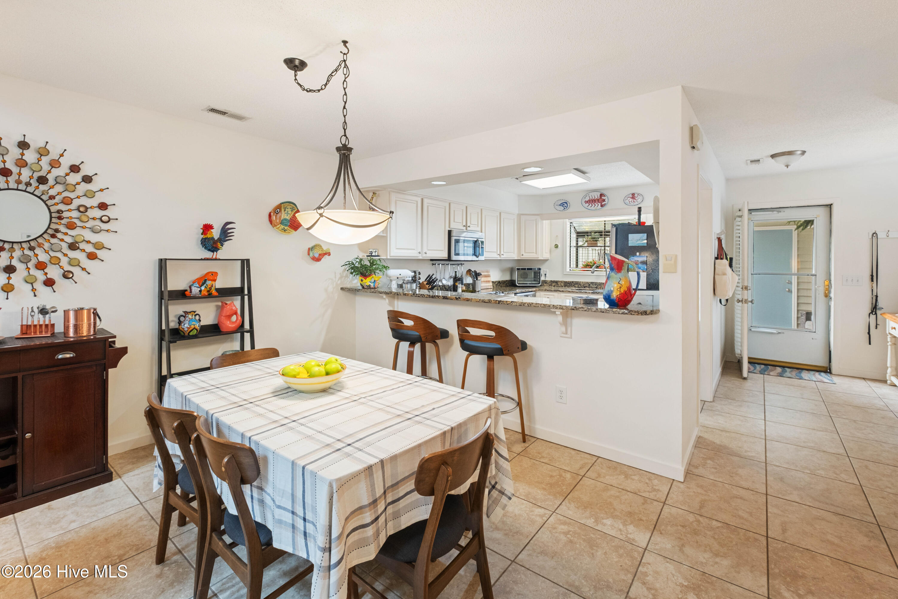 100560889 | Photo 10