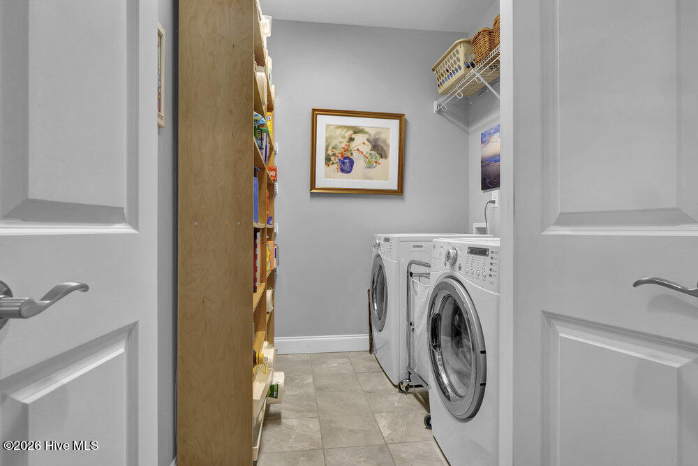 100547594 | Photo 28