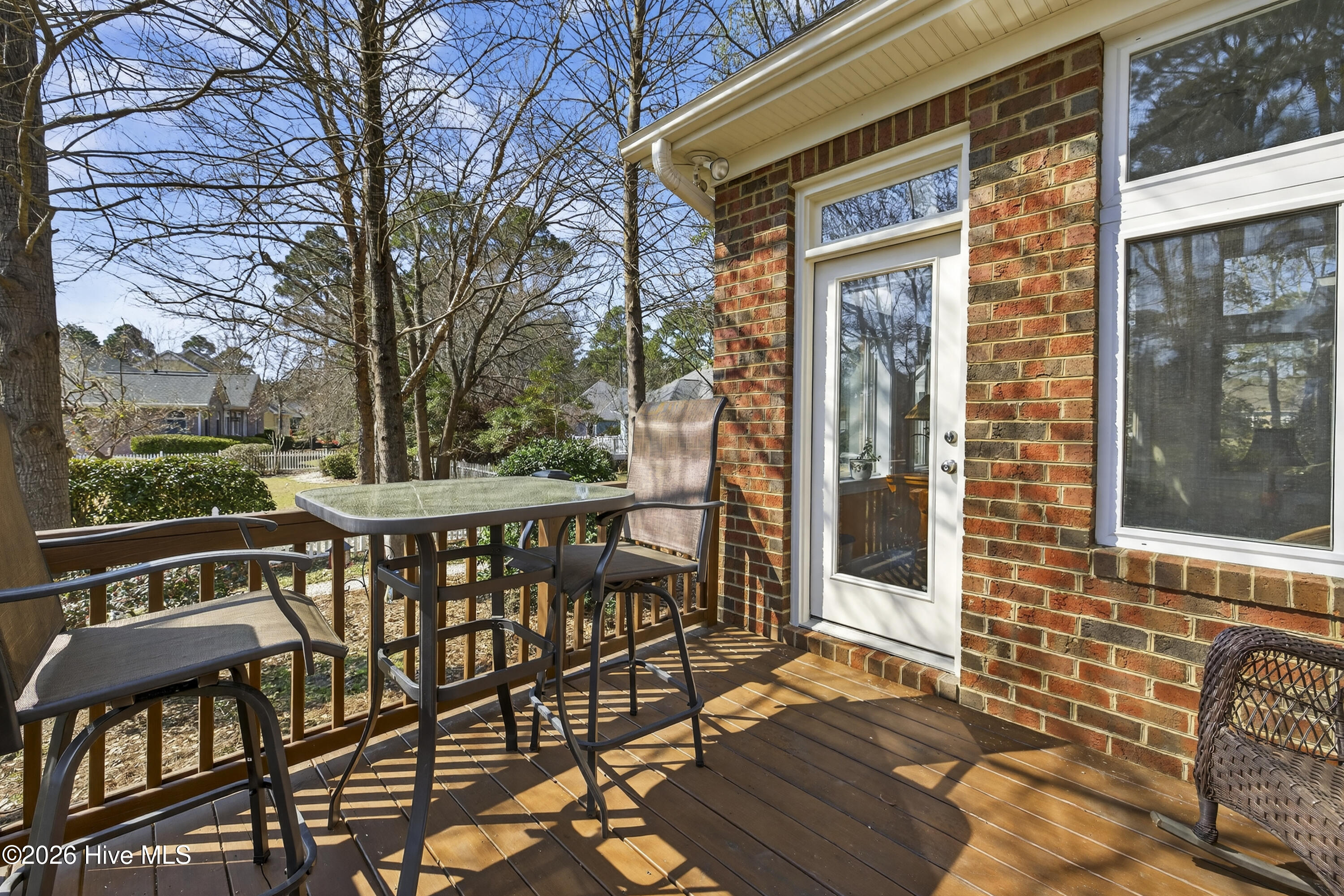 100561189 | Photo 16