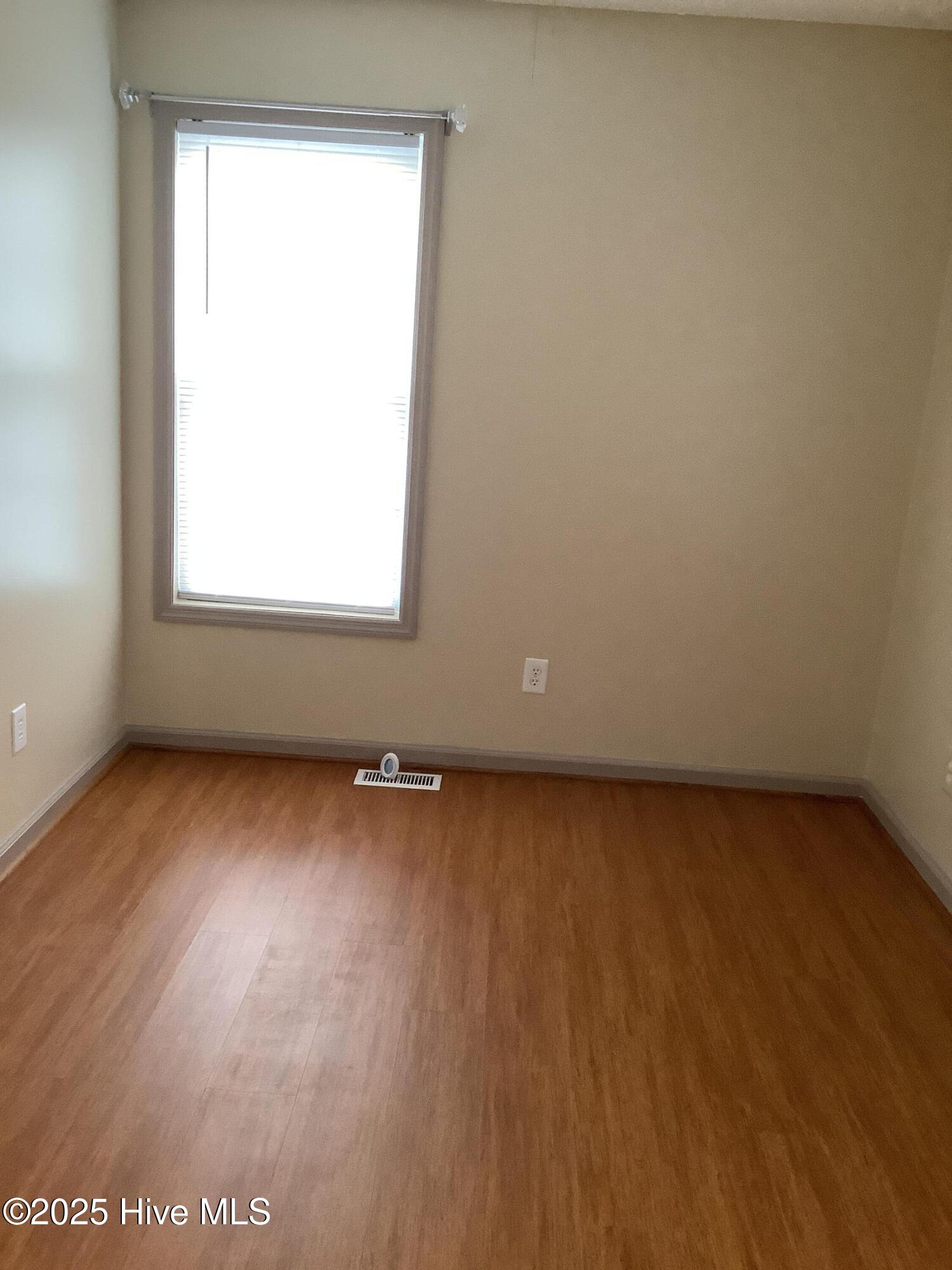 100530094 | Photo 23