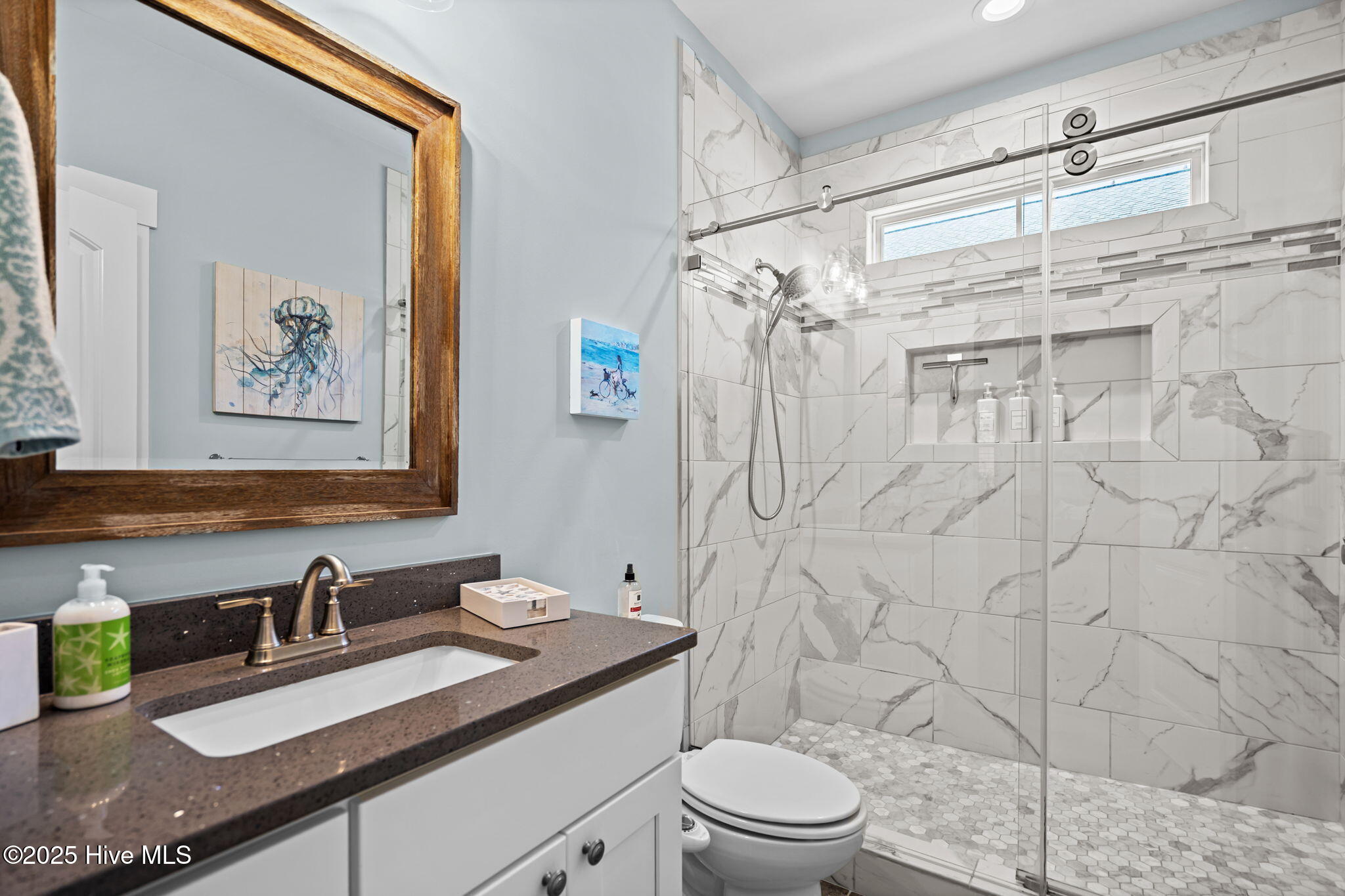 100521315 | Photo 26