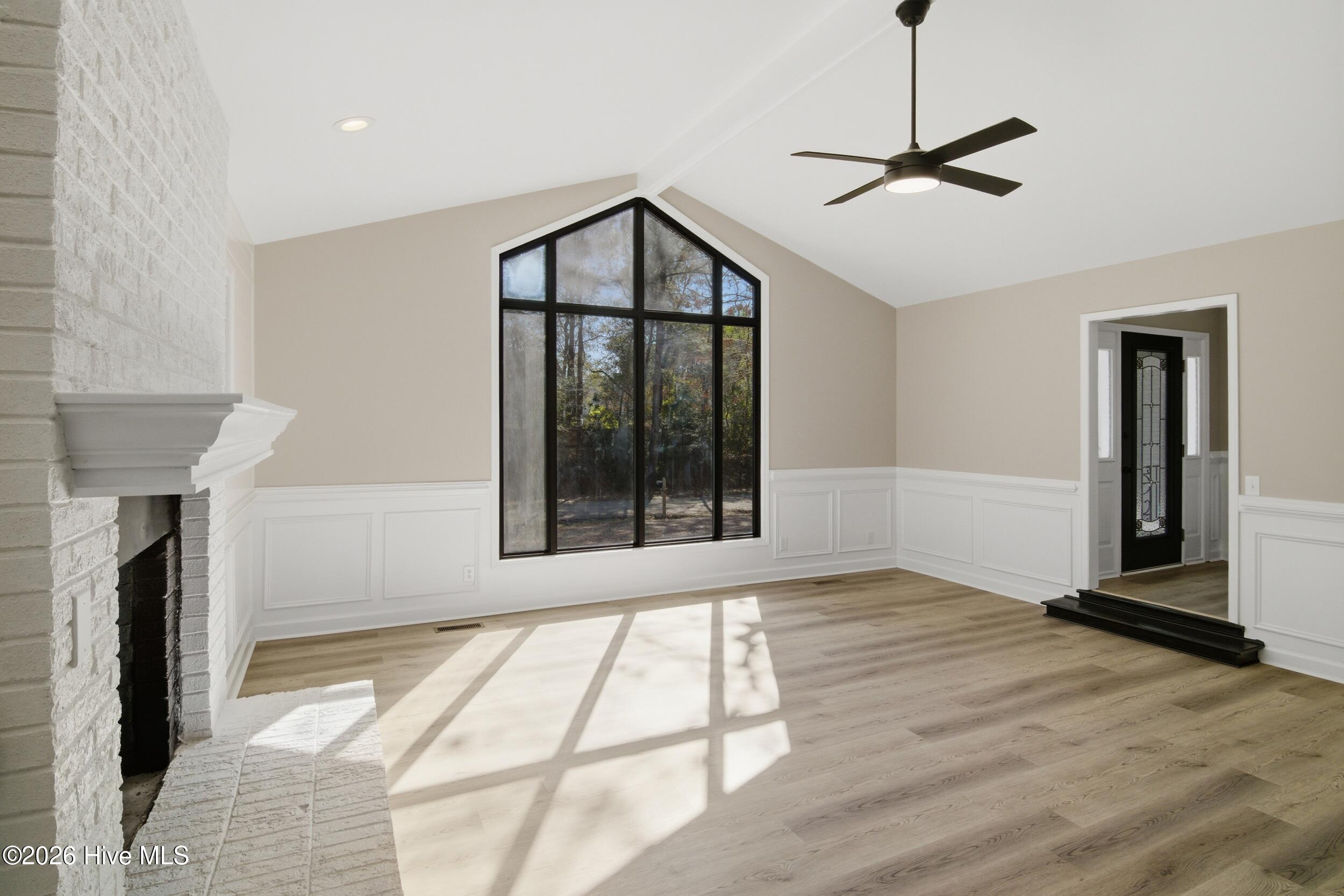 100553868 | Photo 15