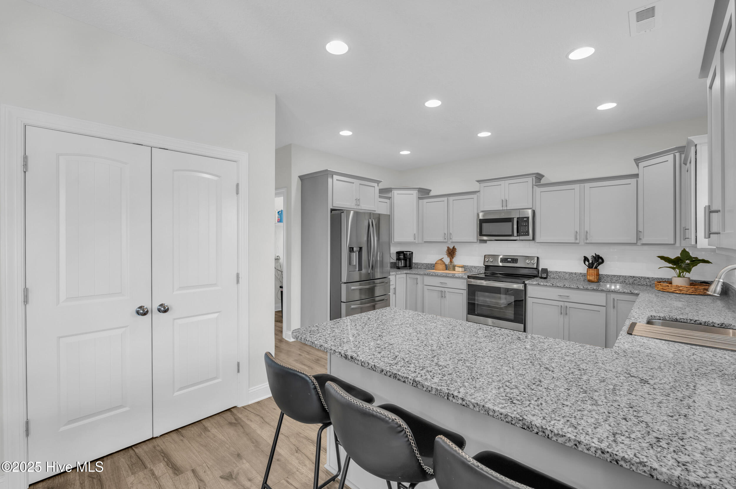 100531101 | Photo 17