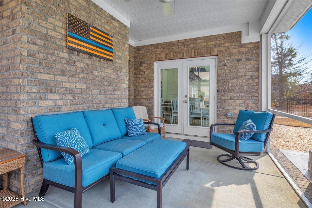 100556210 | Photo 55