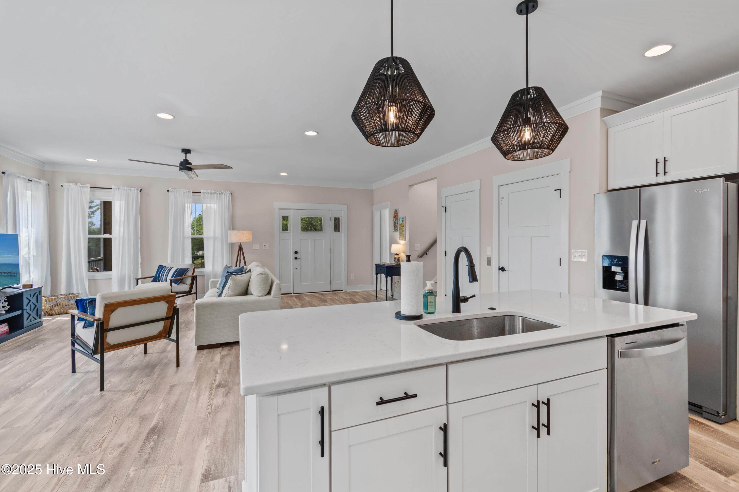 100544300 | Photo 23