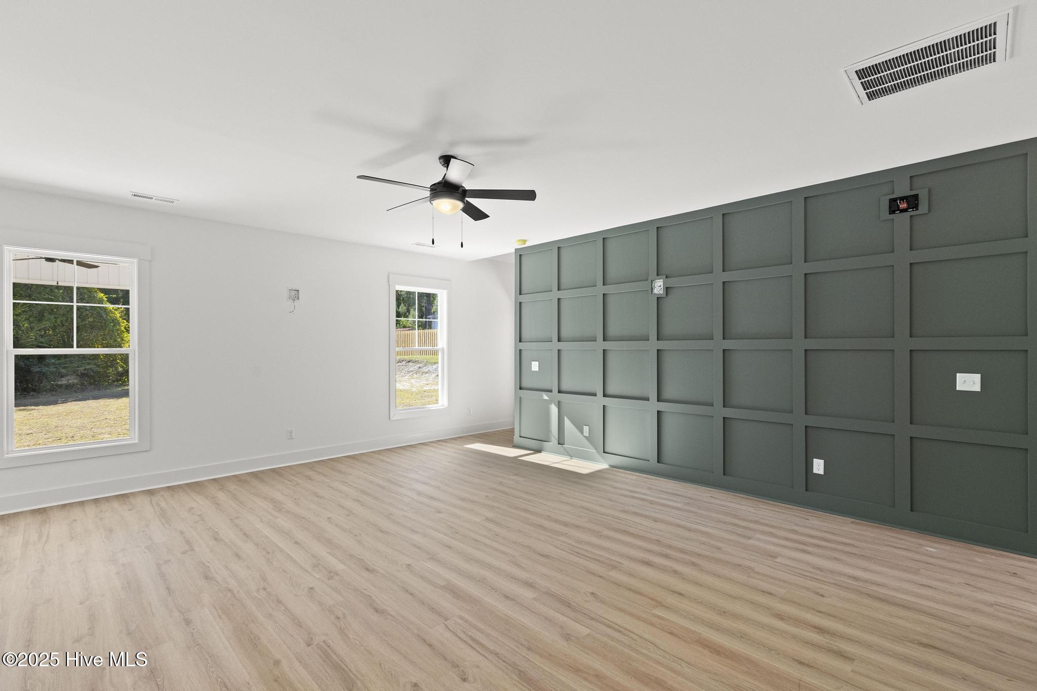 100537116 | Photo 14