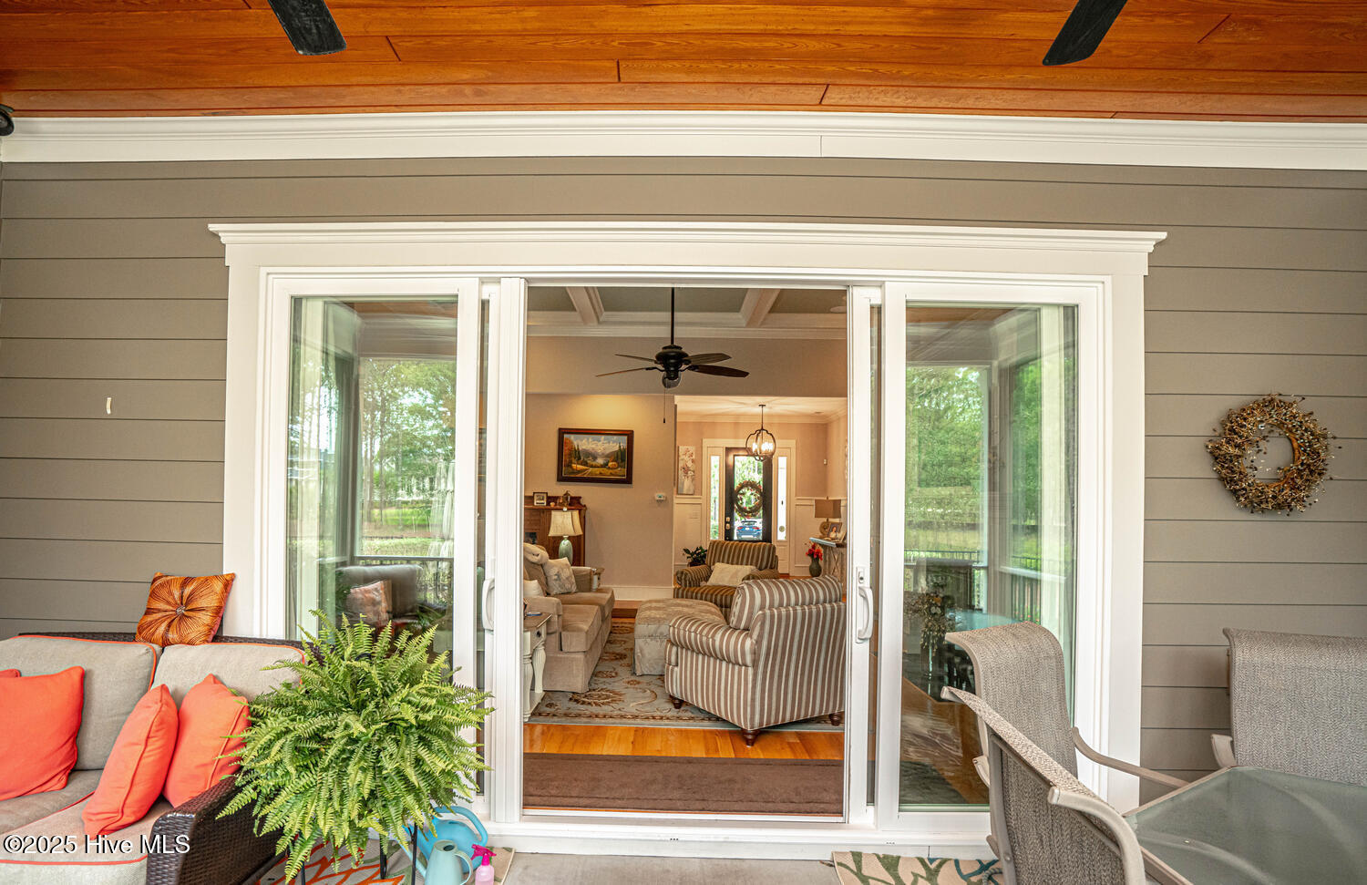 100566478 | Photo 56