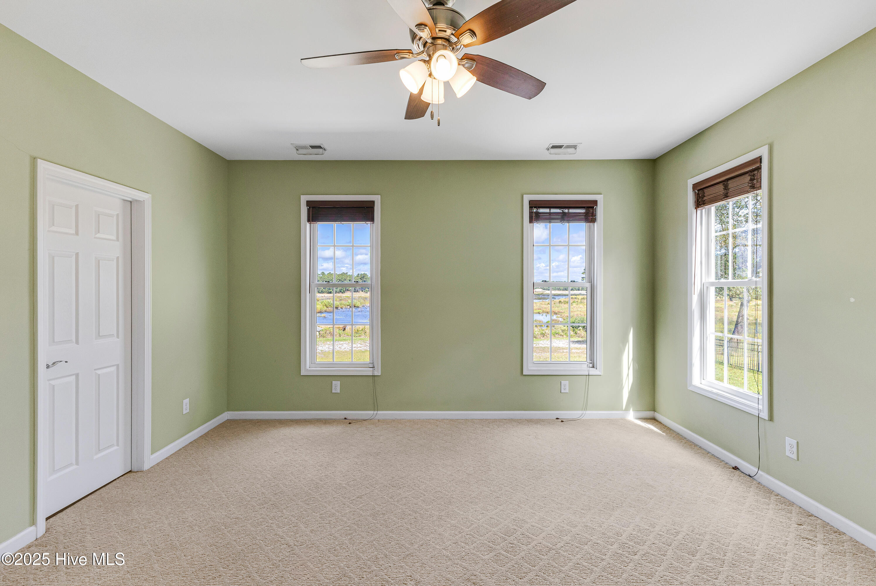 100535789 | Photo 25