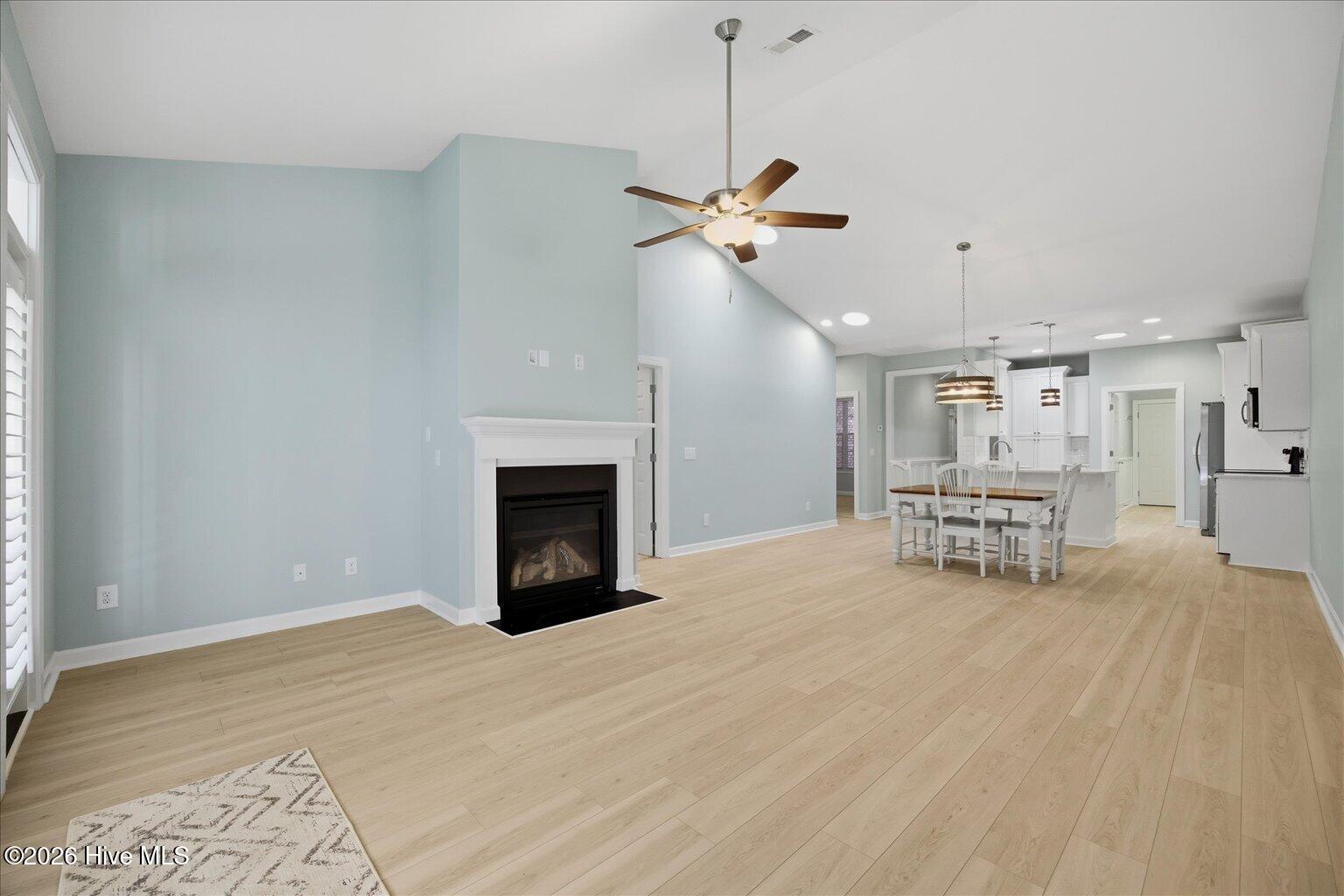 100568811 | Photo 21