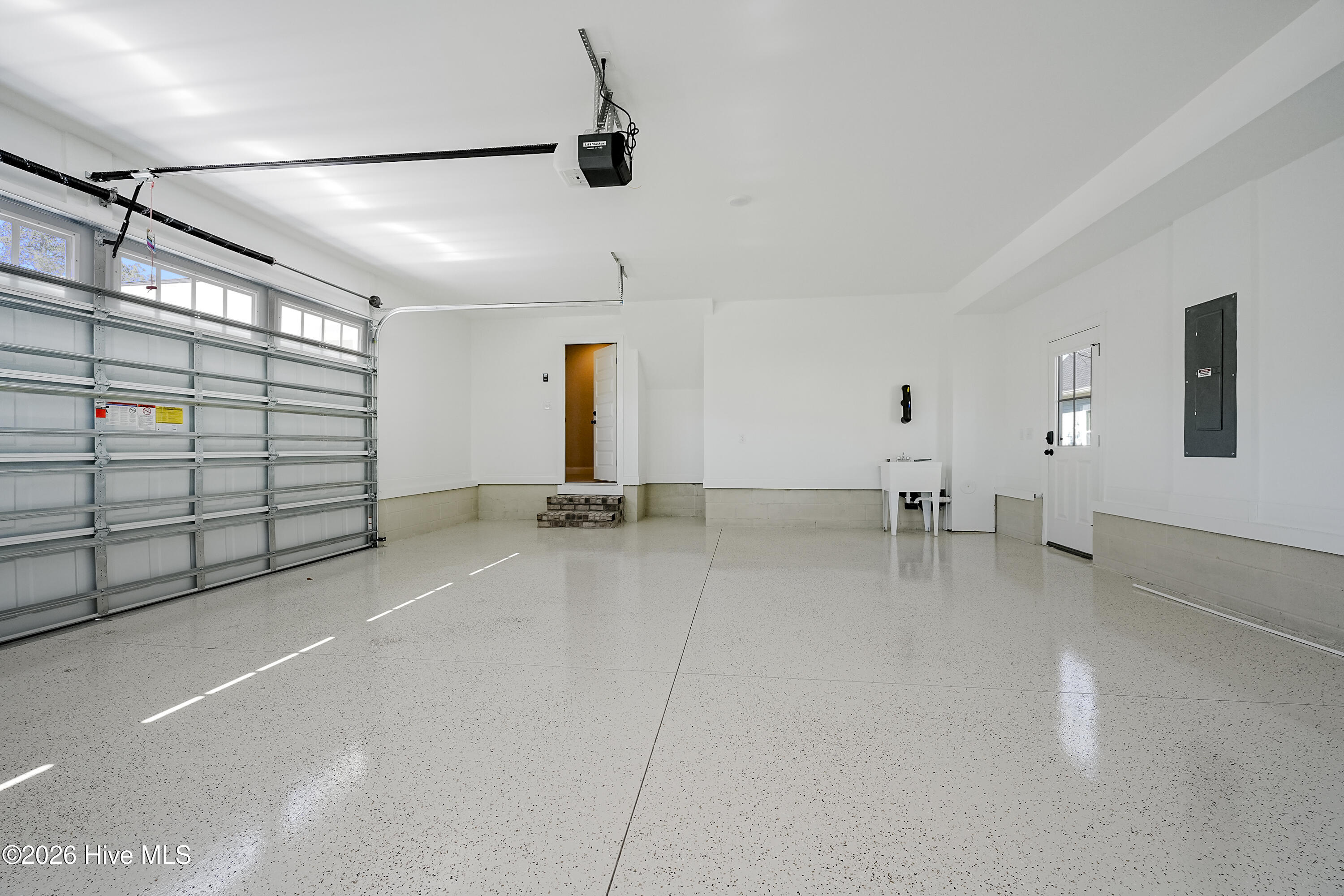 100555339 | Photo 32