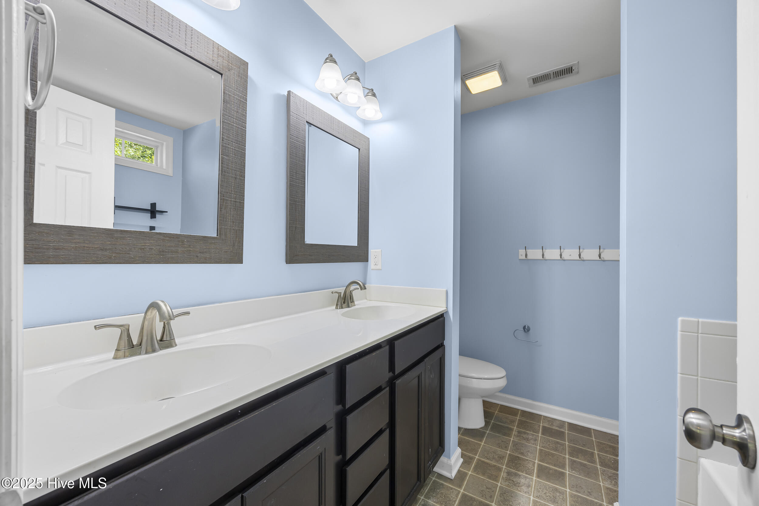 100533405 | Photo 32