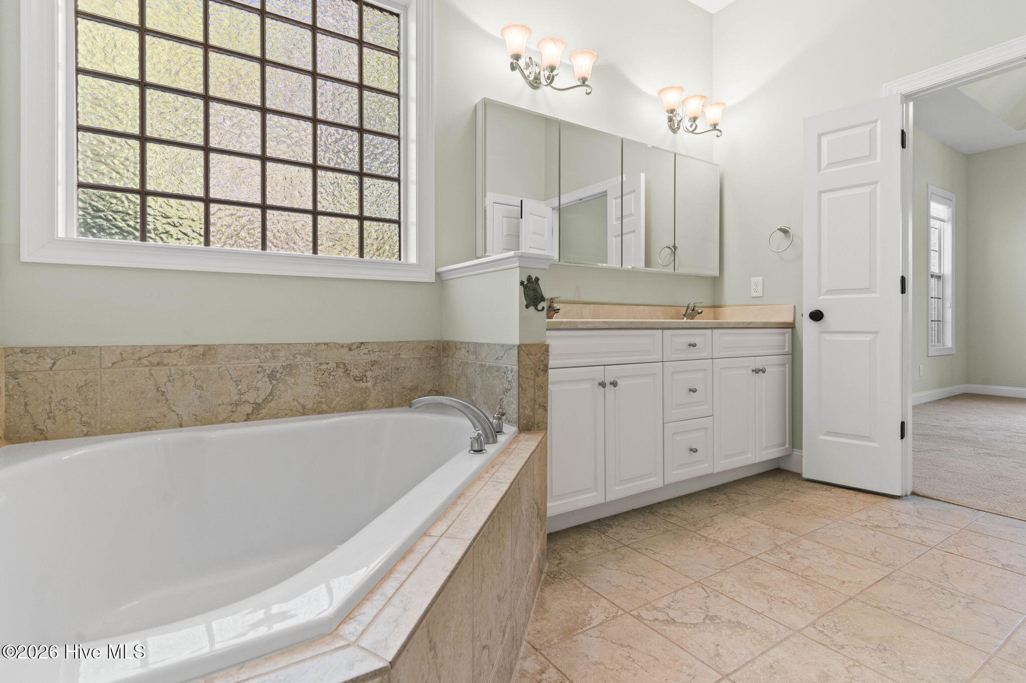 100568005 | Photo 22