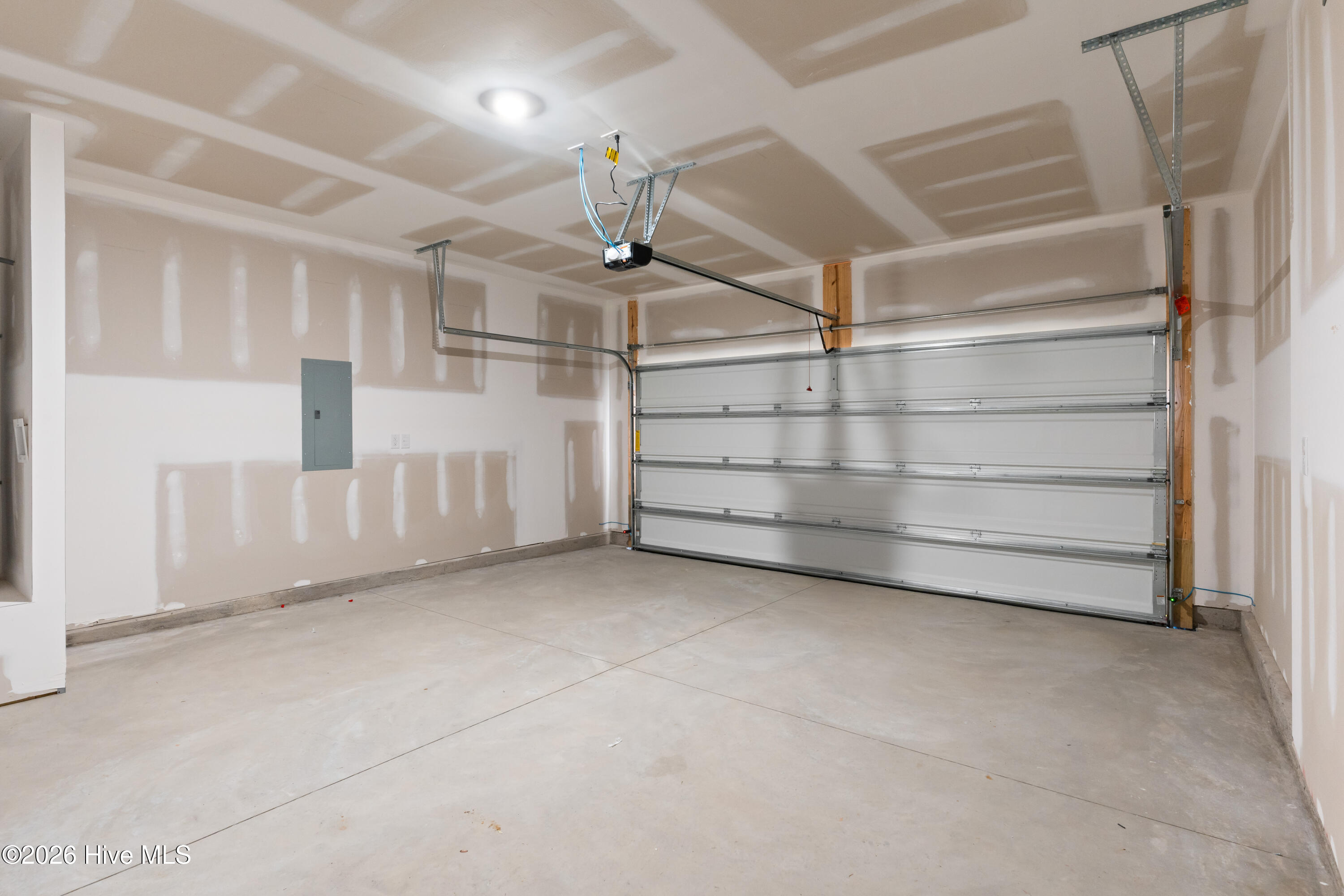 100560303 | Photo 31