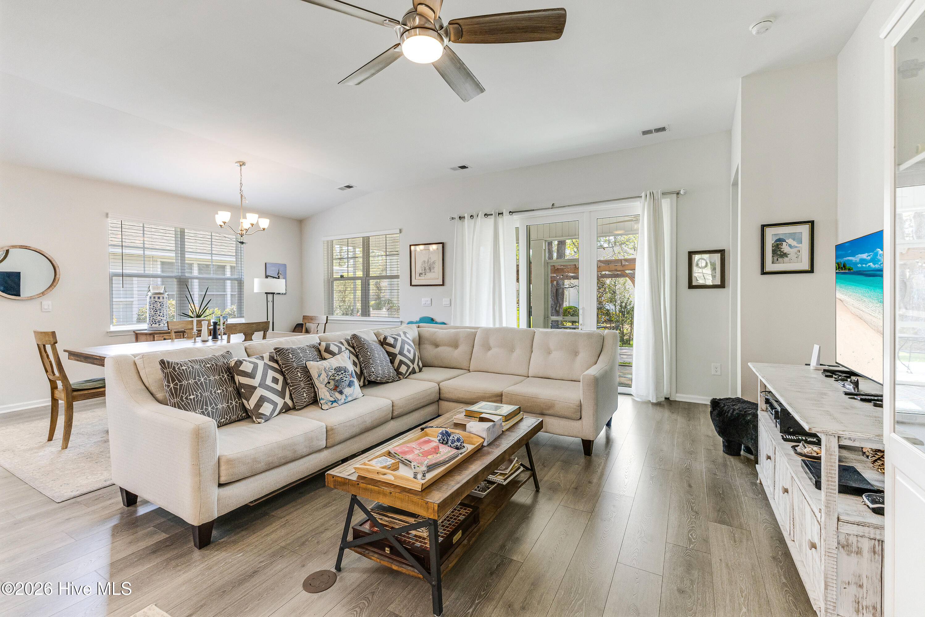 100564699 | Photo 13