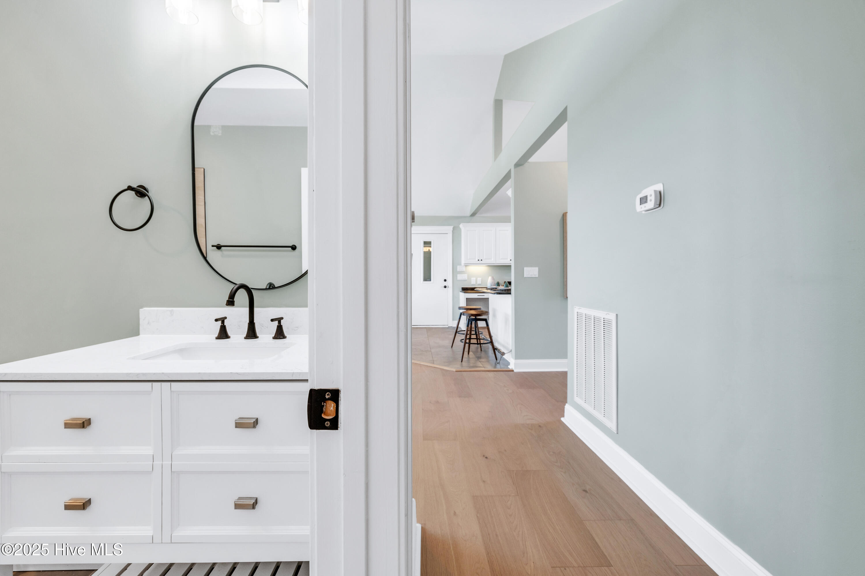 100545827 | Photo 19