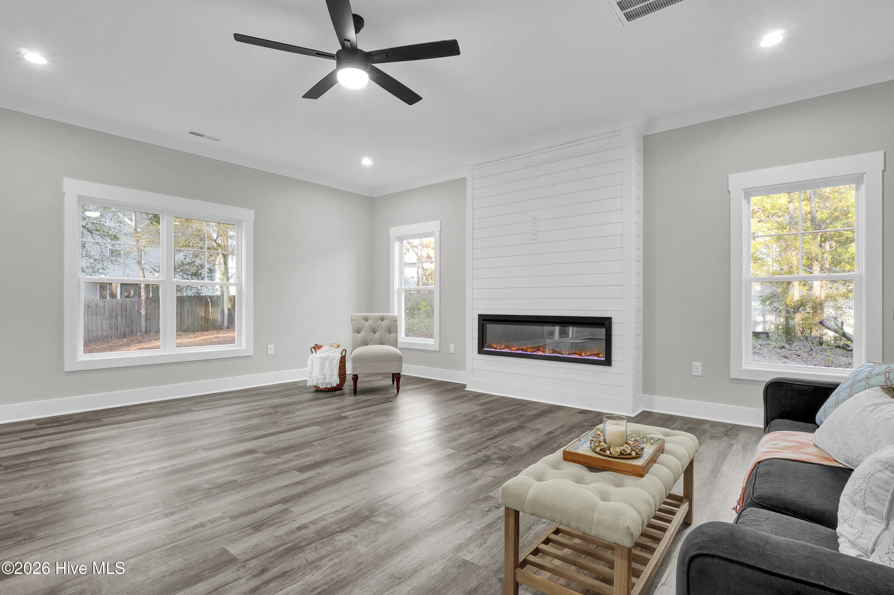 100550236 | Photo 10