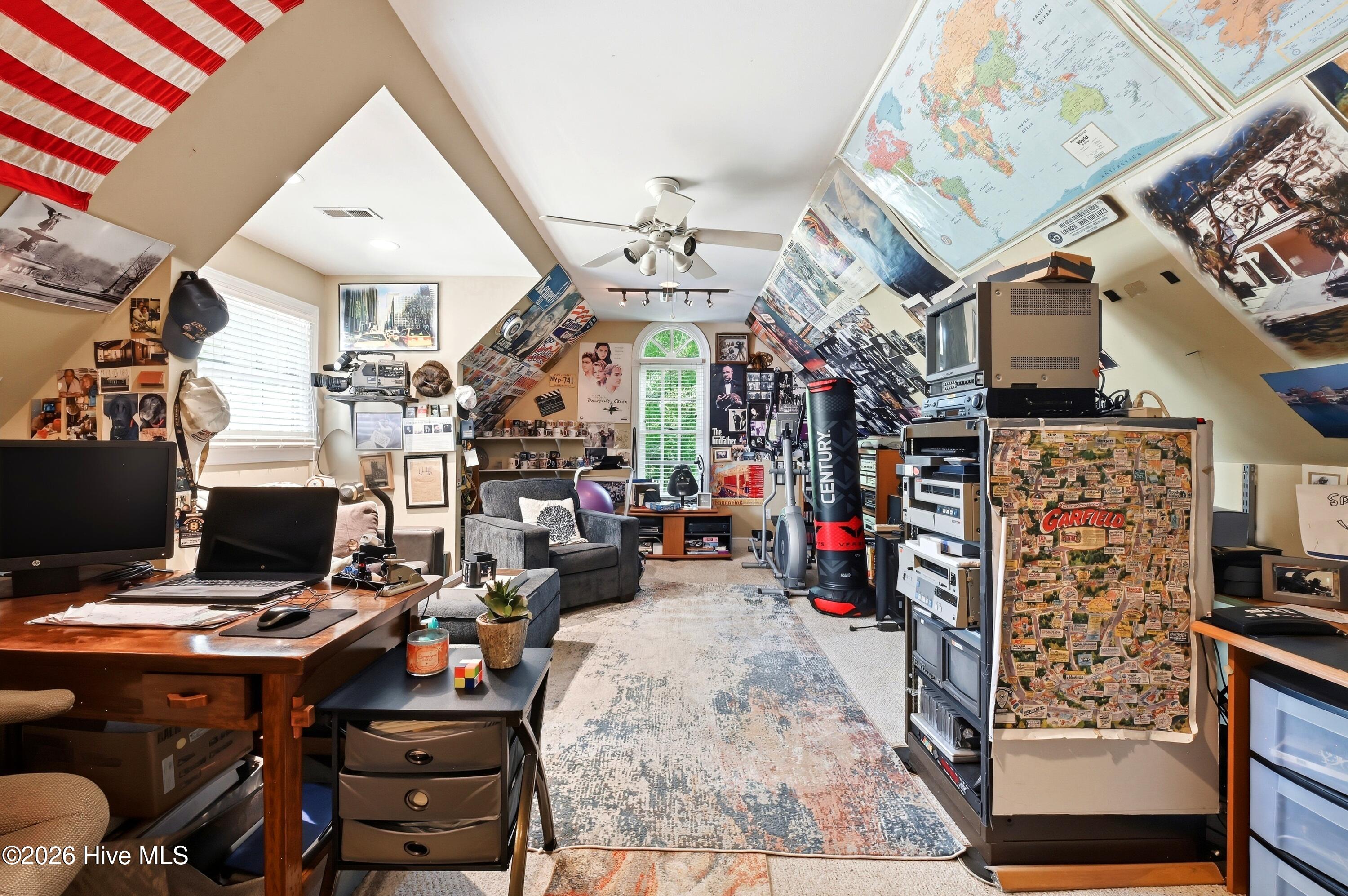 100567999 | Photo 36