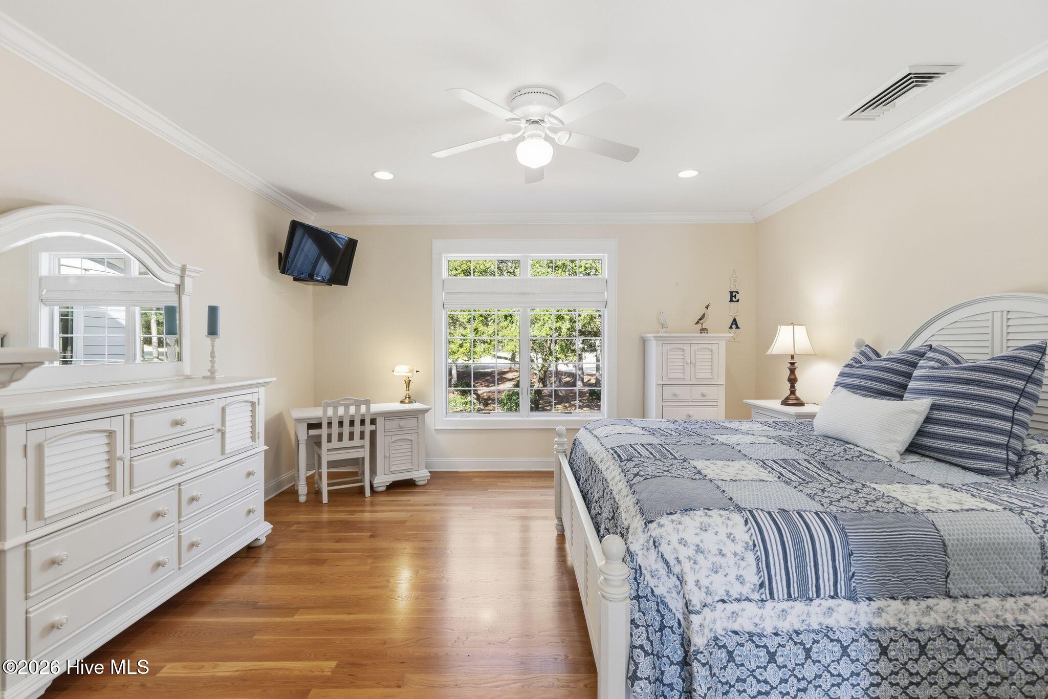 100553774 | Photo 35