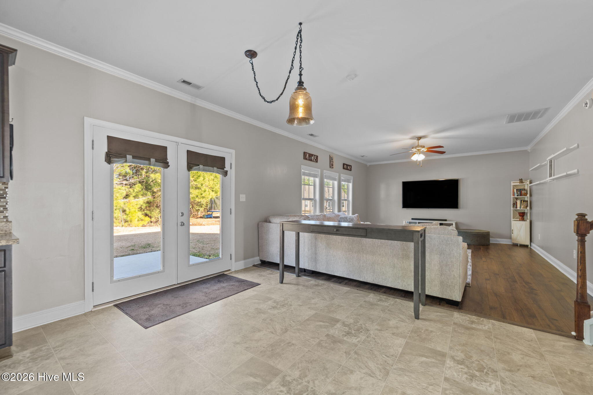 100547738 | Photo 16