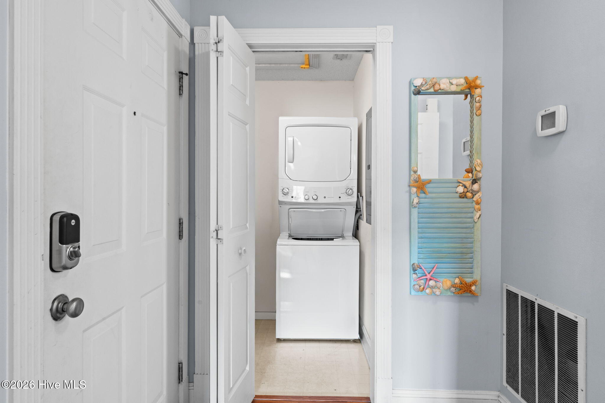 100562565 | Photo 30