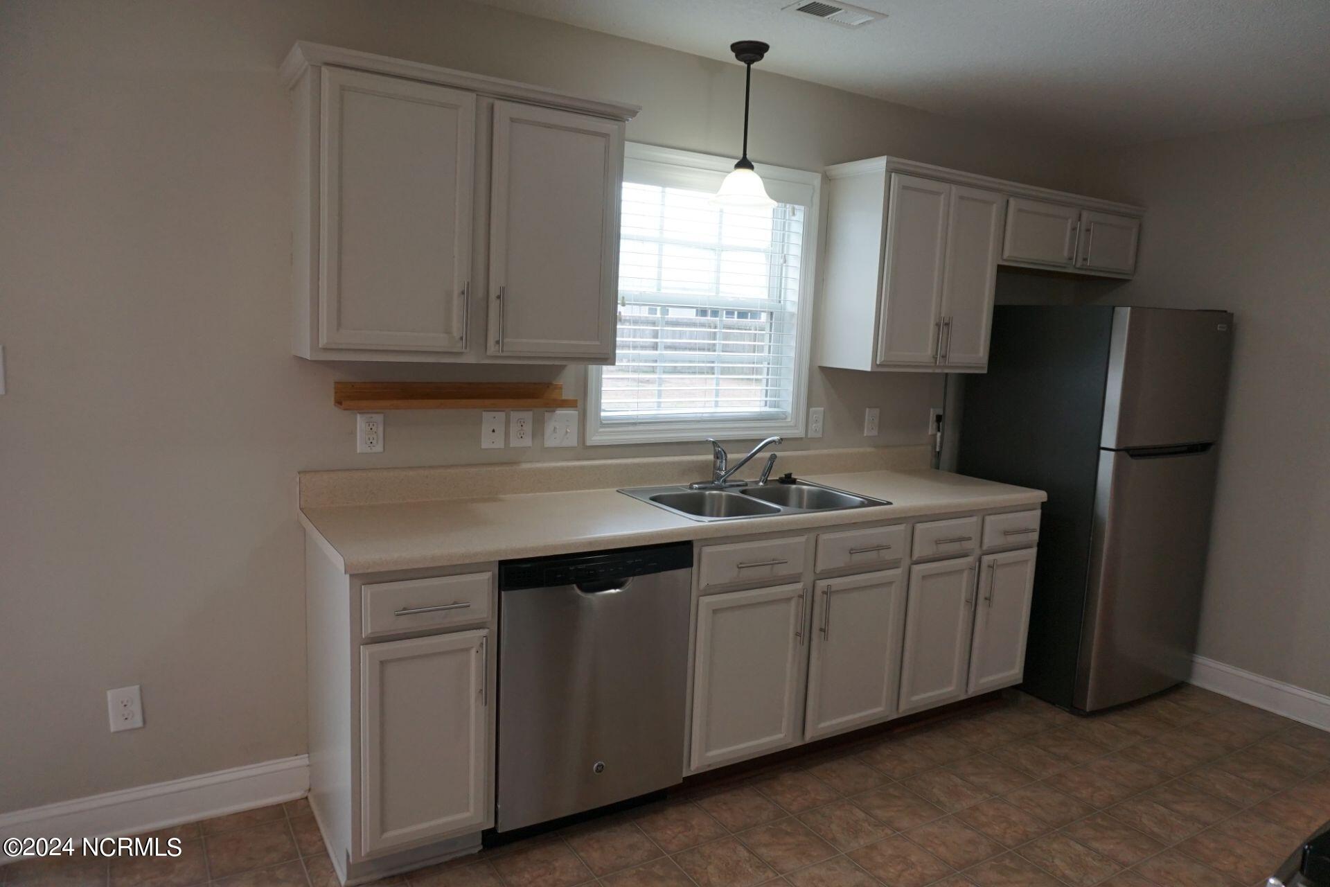 100550714 | Photo 11