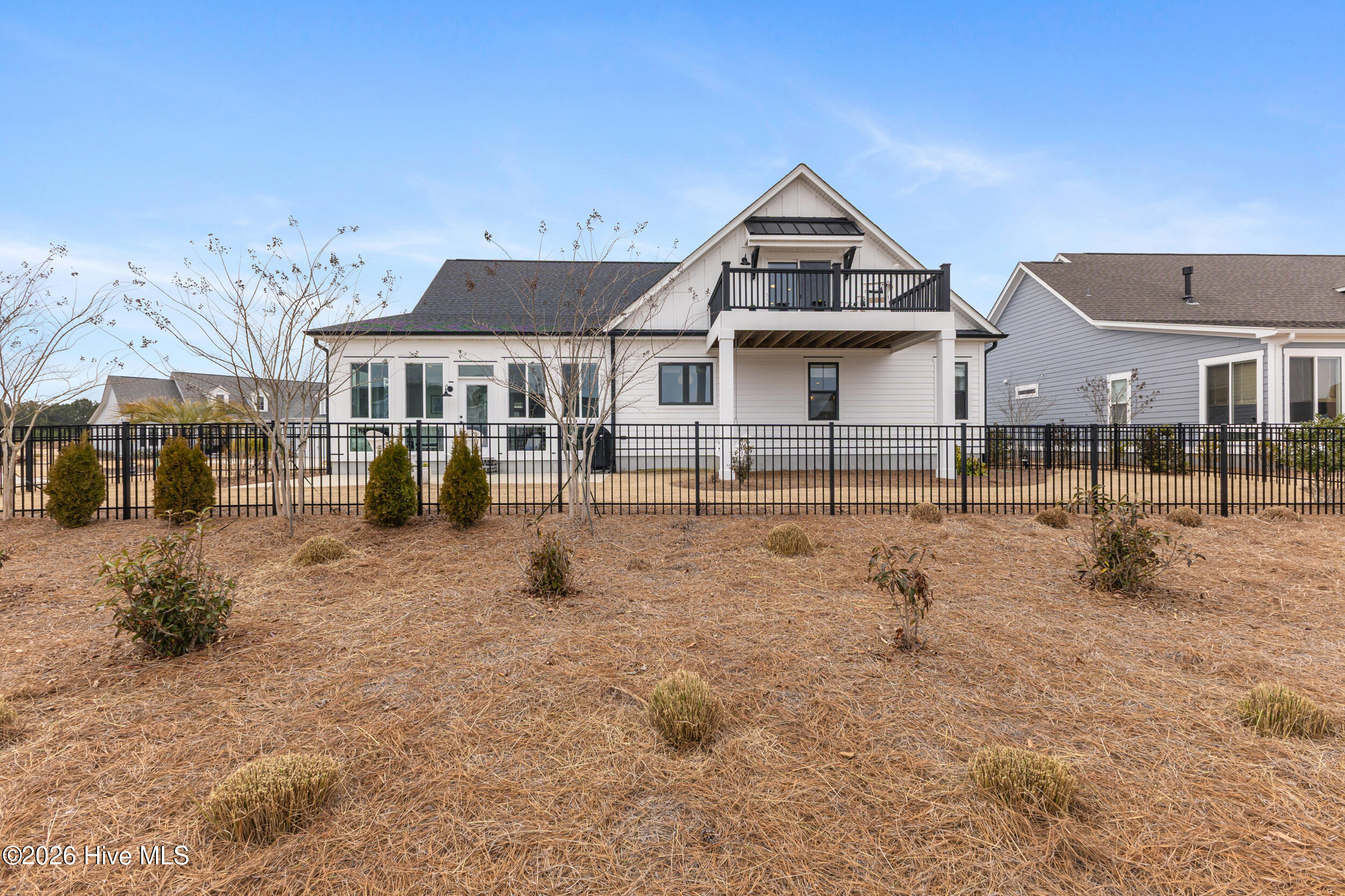 100557399 | Photo 70