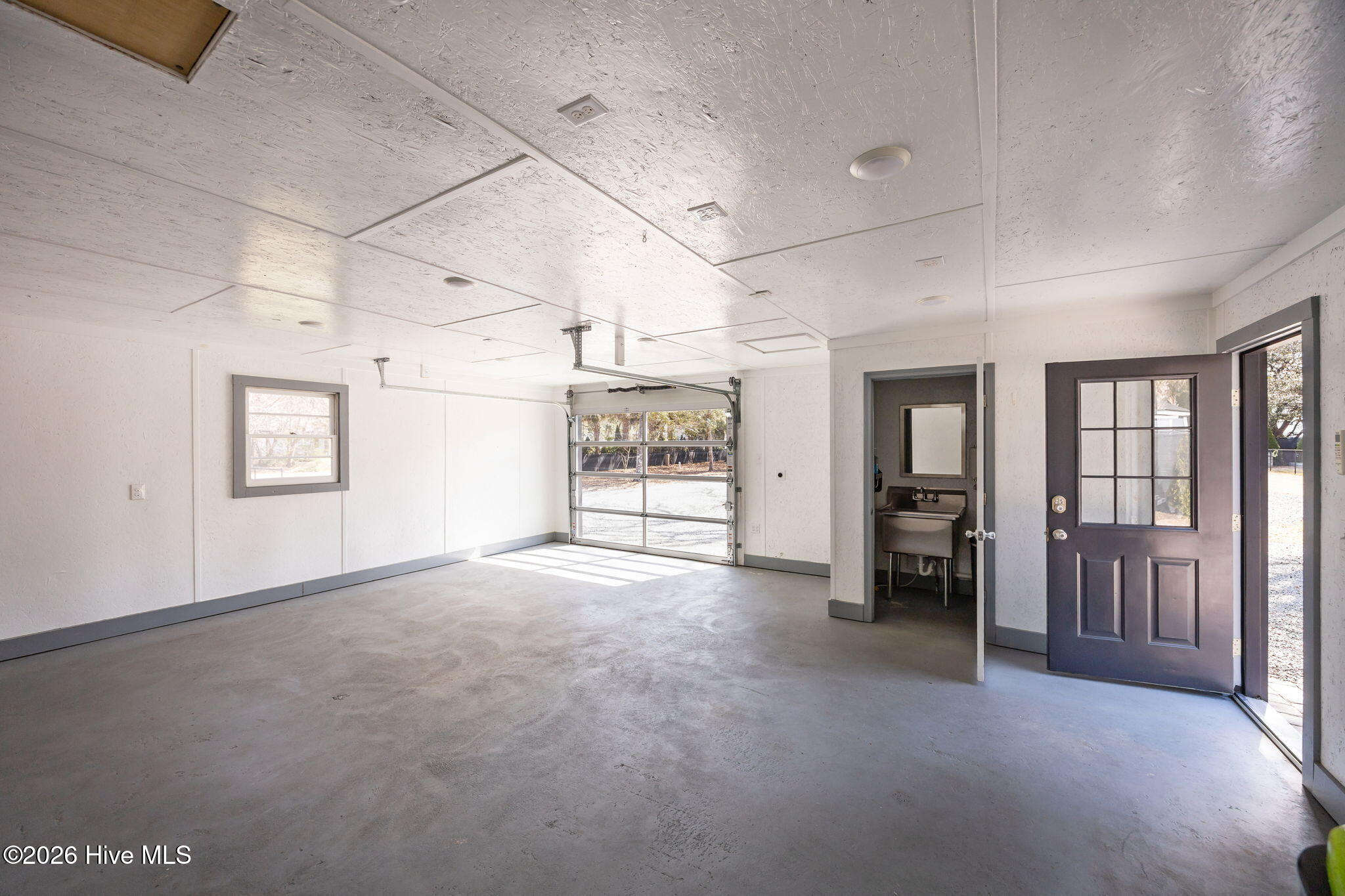 100560394 | Photo 47