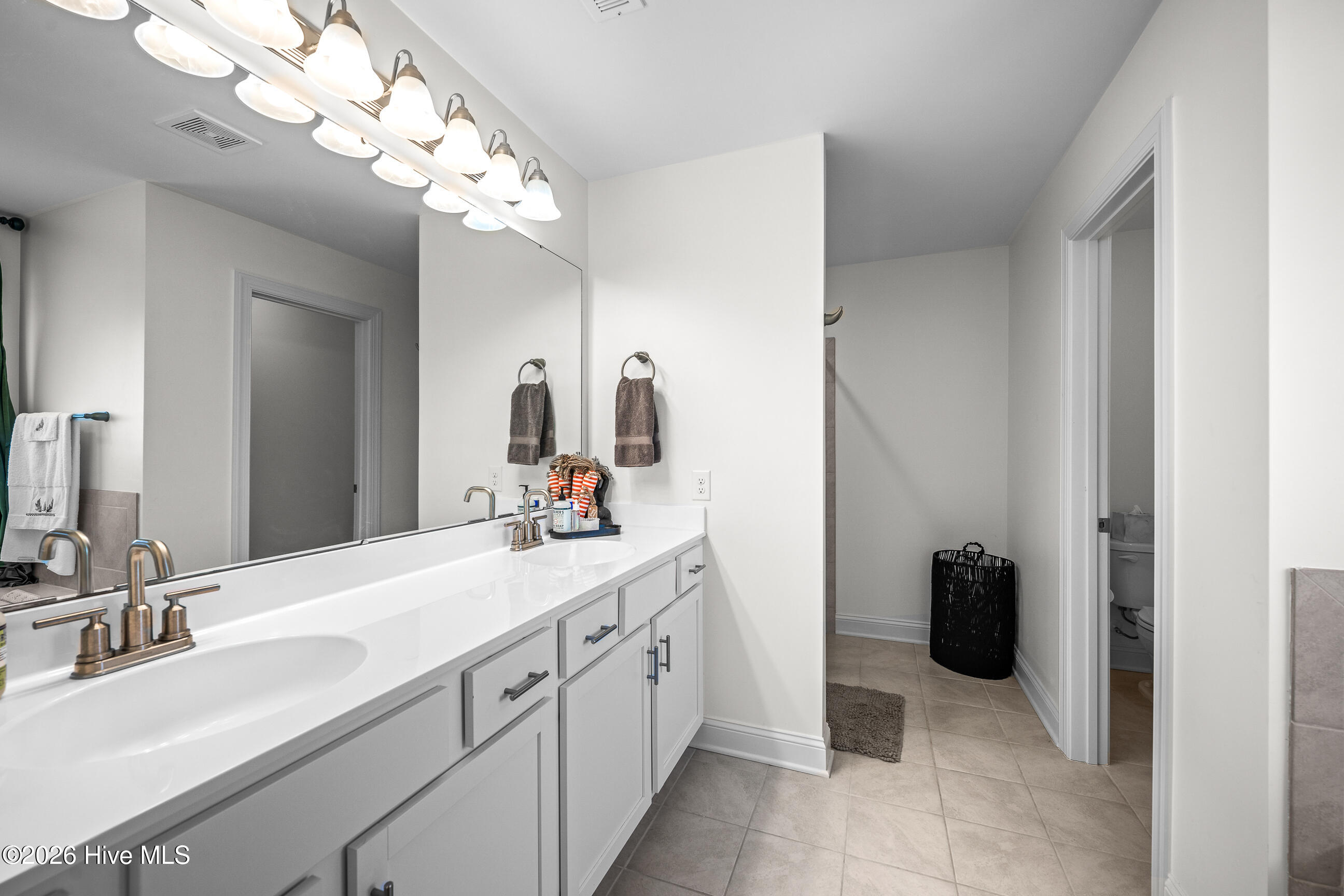 100567296 | Photo 23