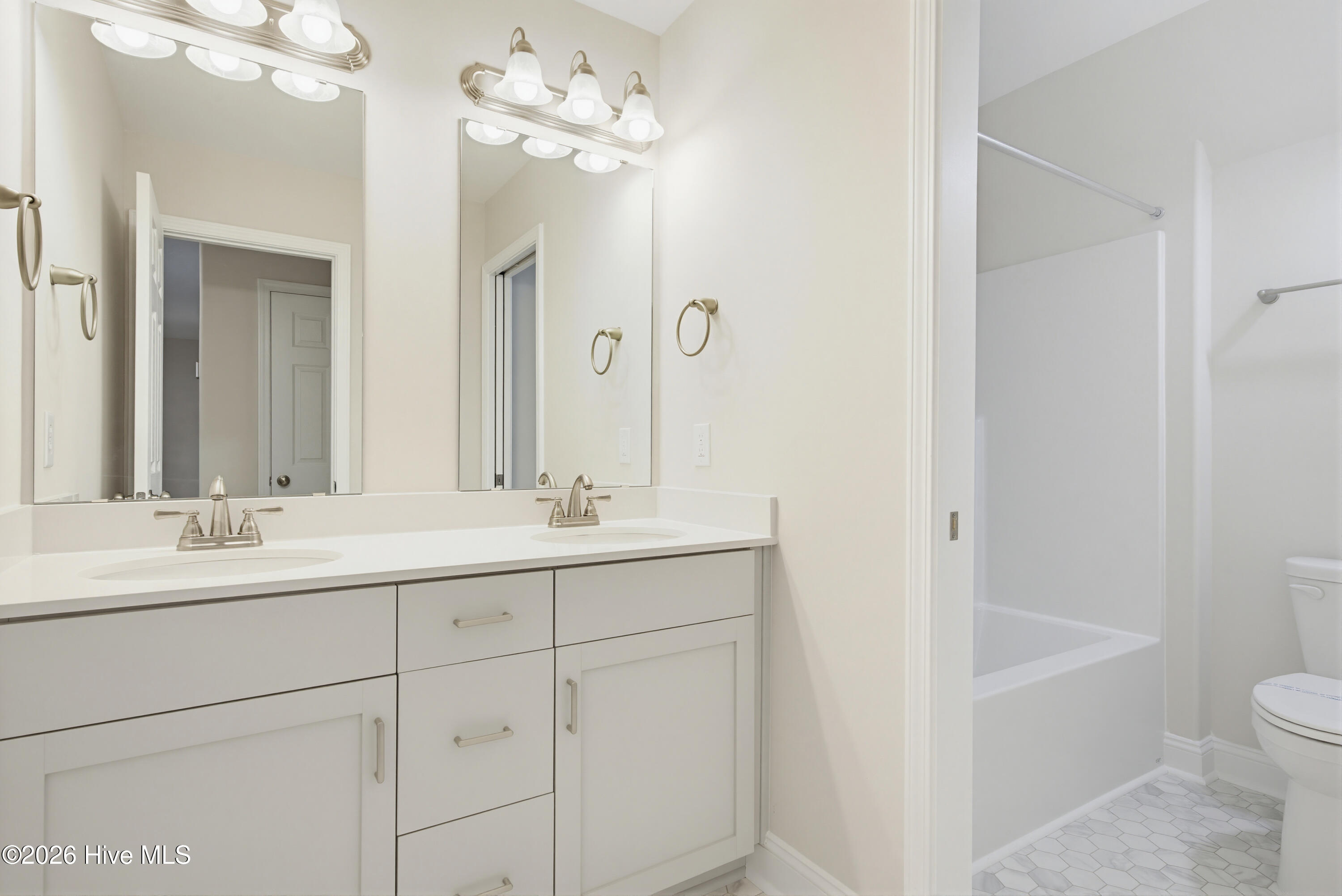 100567408 | Photo 18