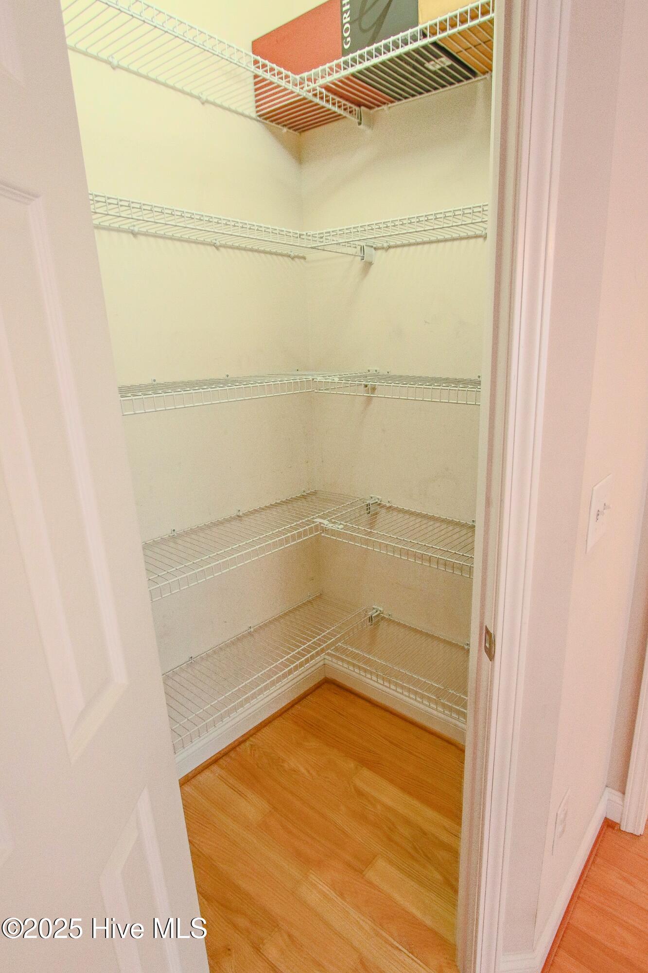 100478144 | Photo 21