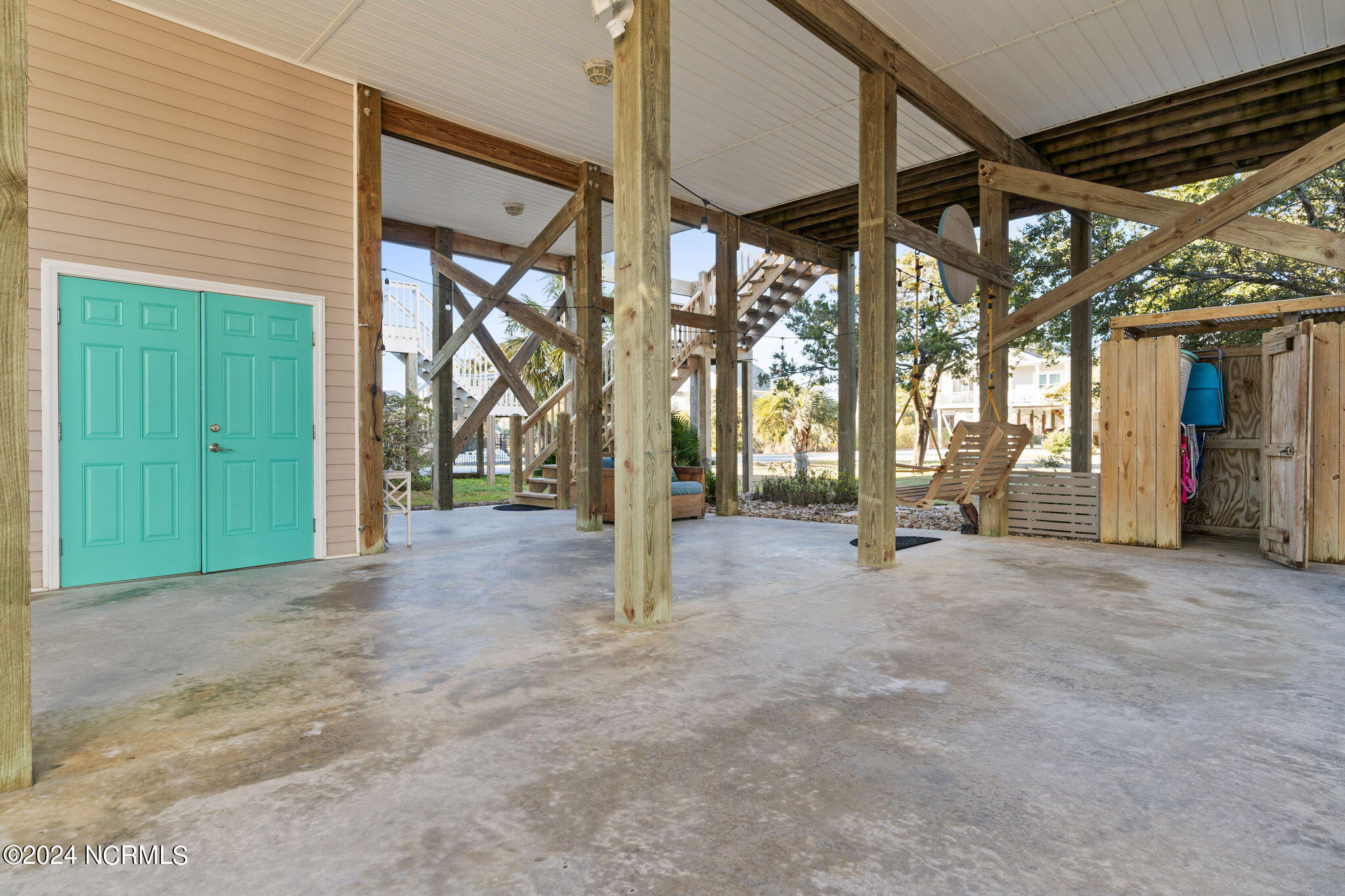 100566939 | Photo 35