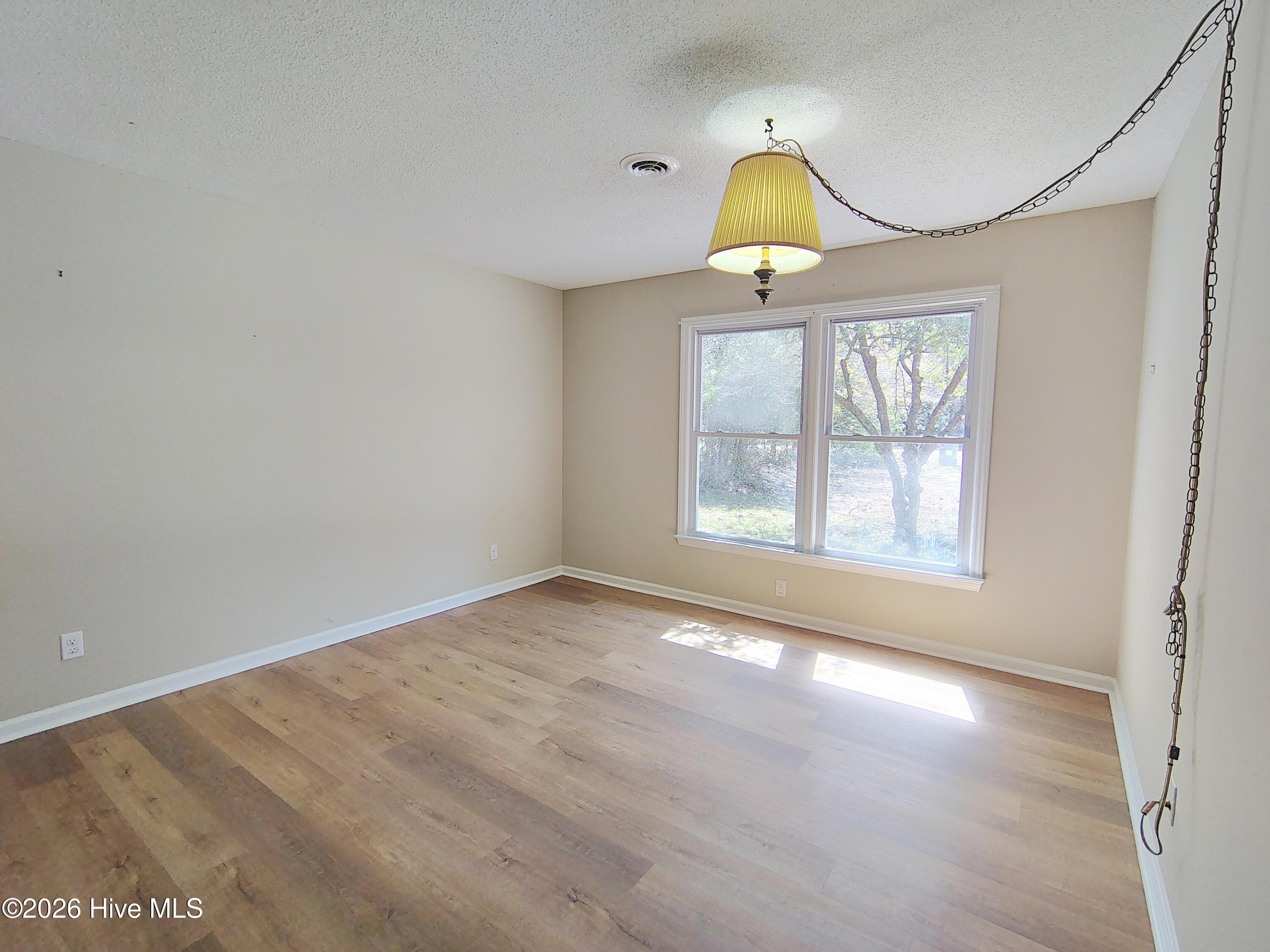 100566737 | Photo 18