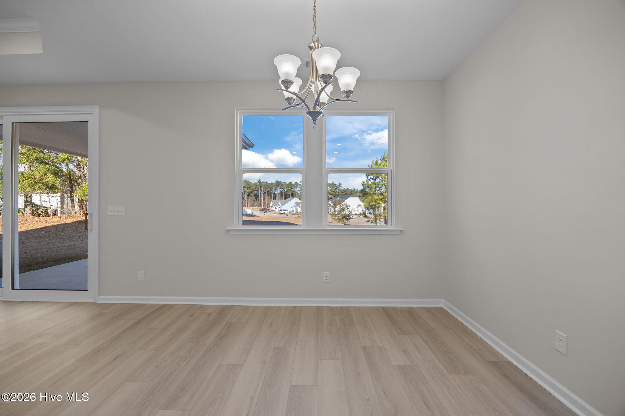 100509950 | Photo 12