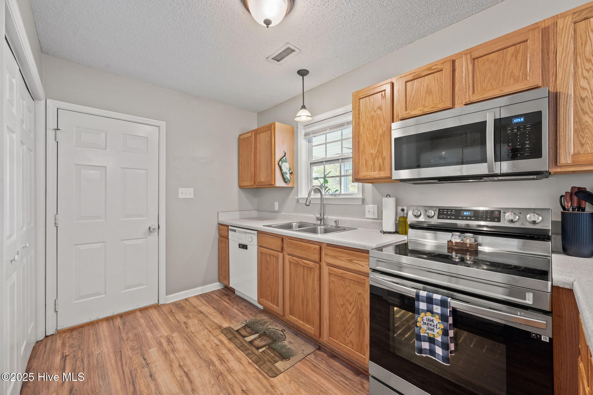 100546137 | Photo 17