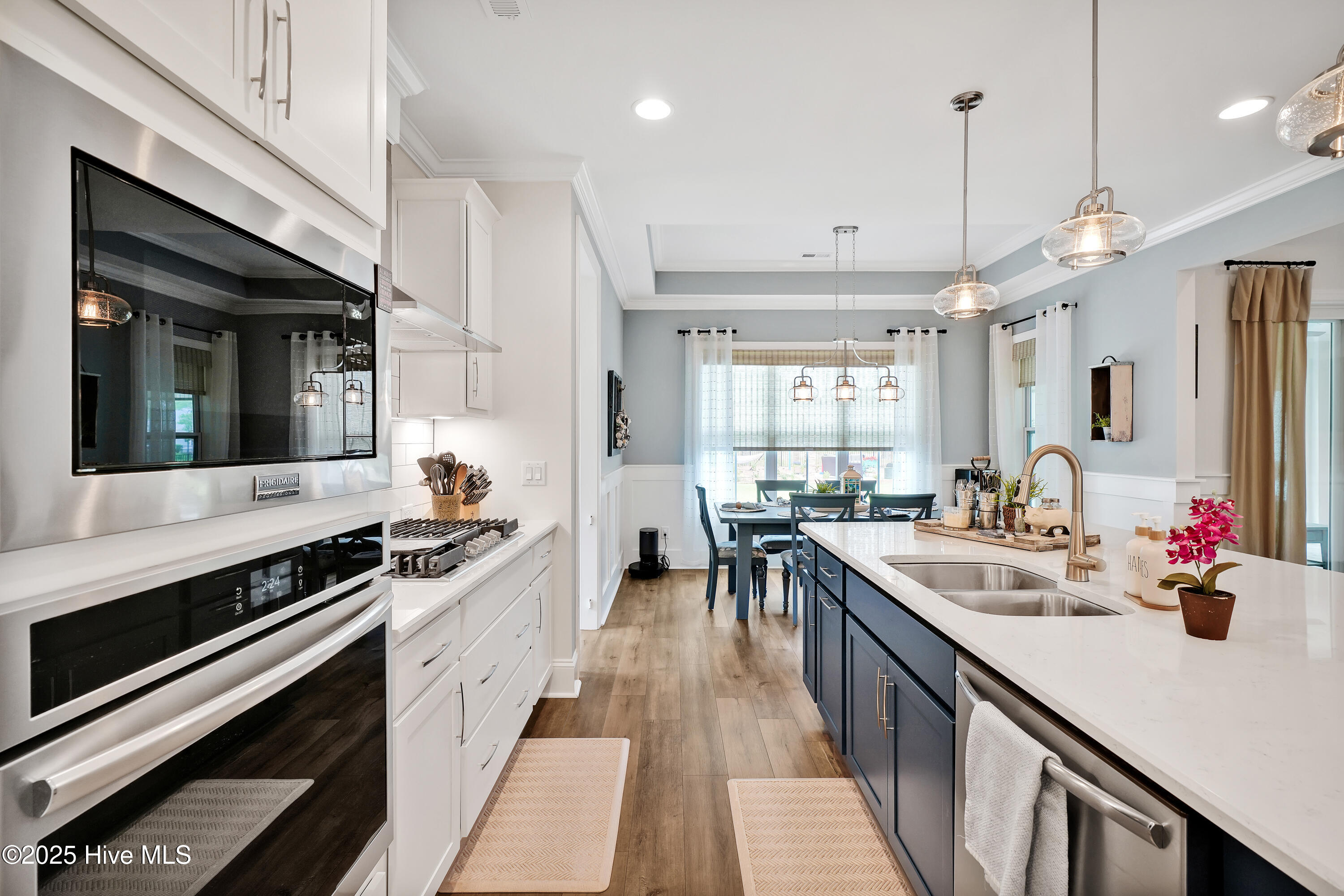 100508113 | Photo 11