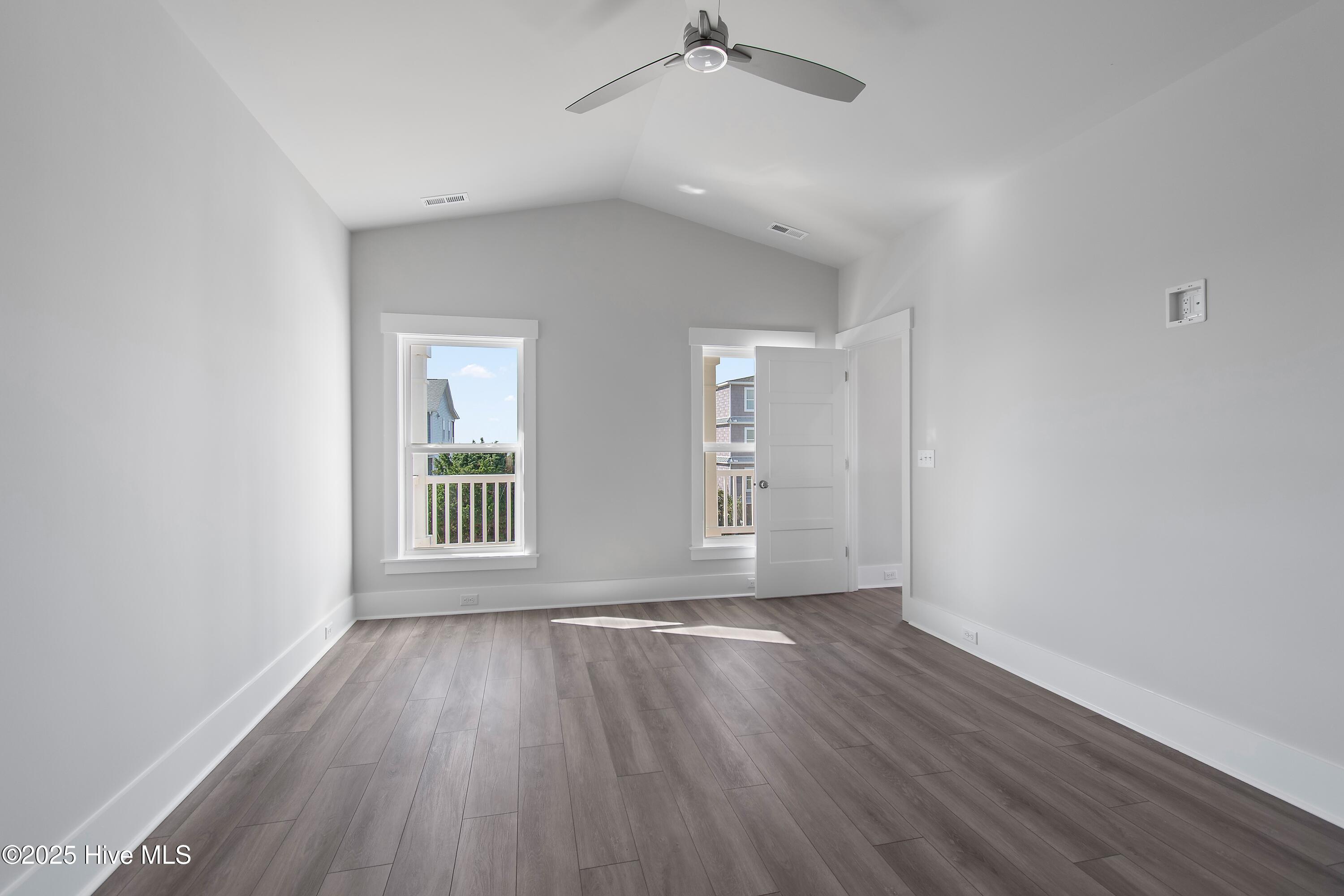 100511699 | Photo 29