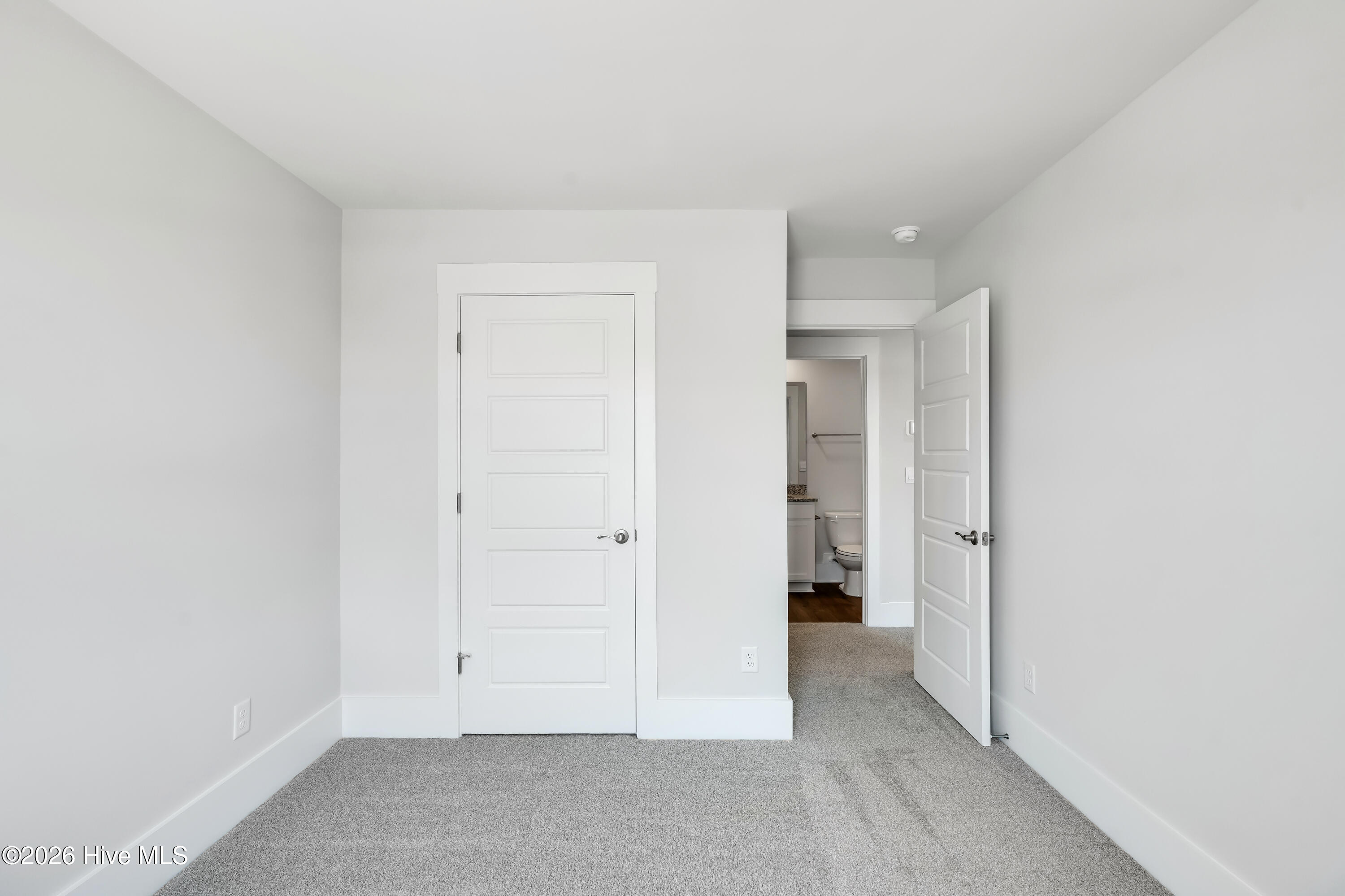 100562345 | Photo 24