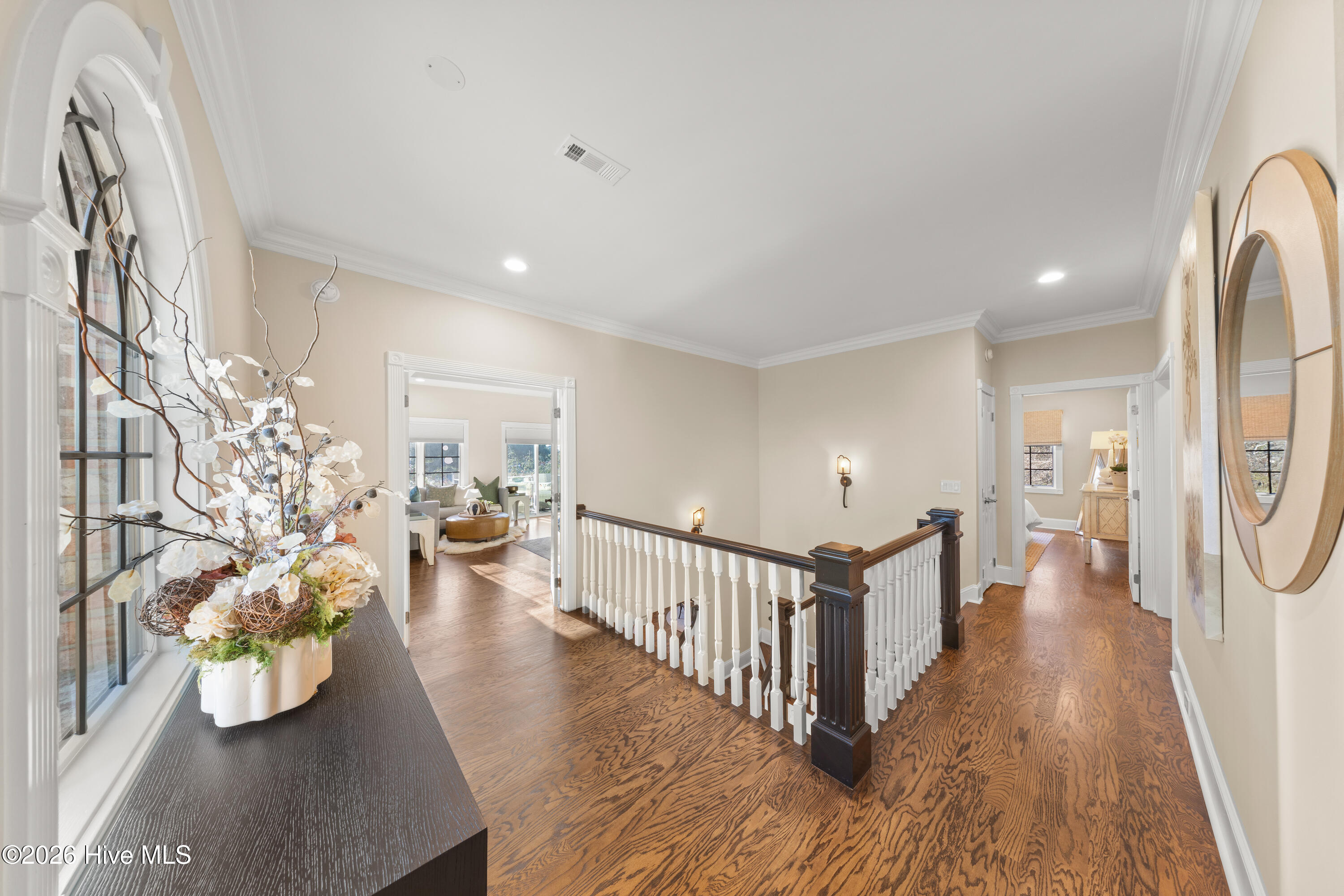 100549832 | Photo 38